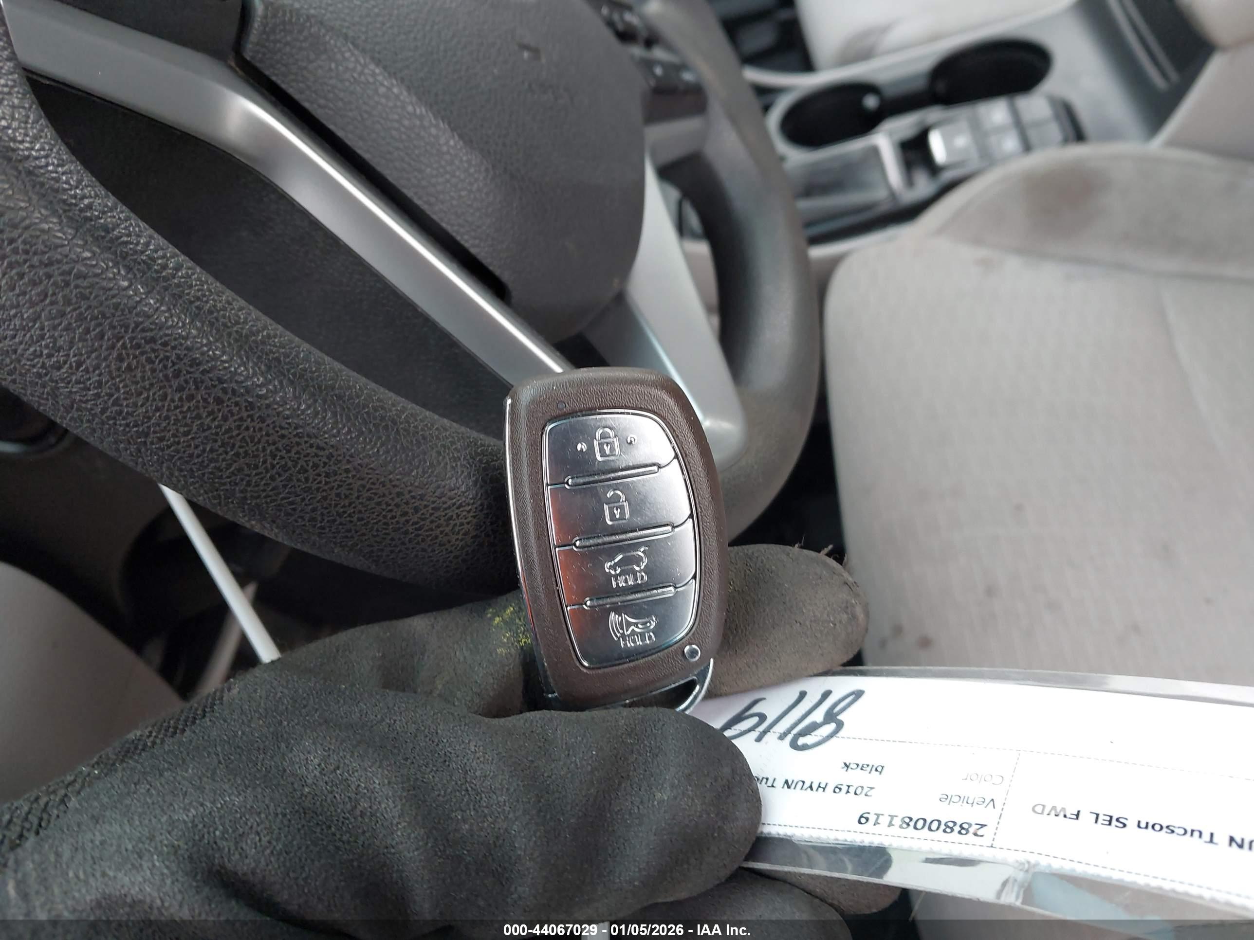 HYUNDAI TUCSON image 11