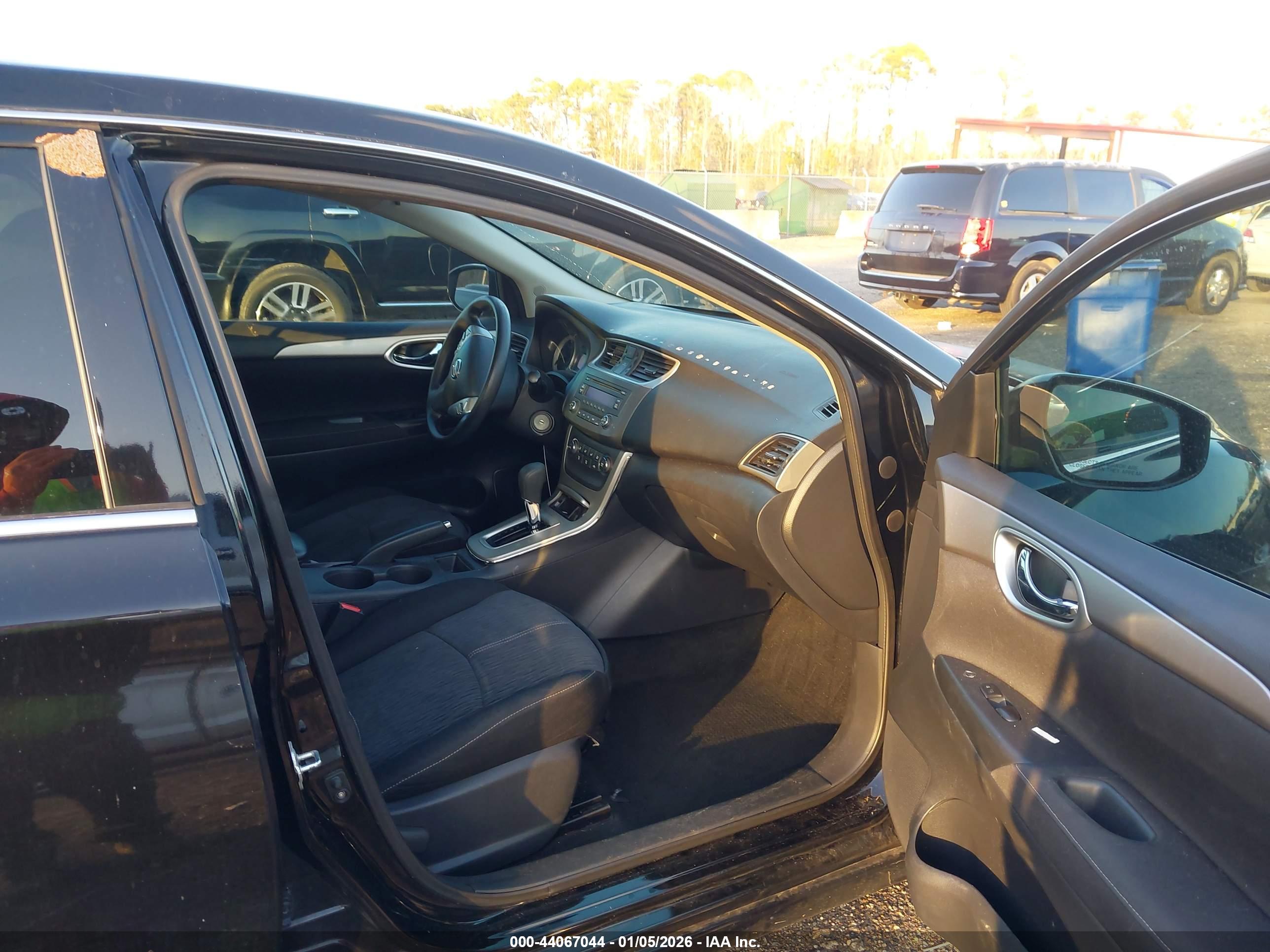 NISSAN SENTRA image 5