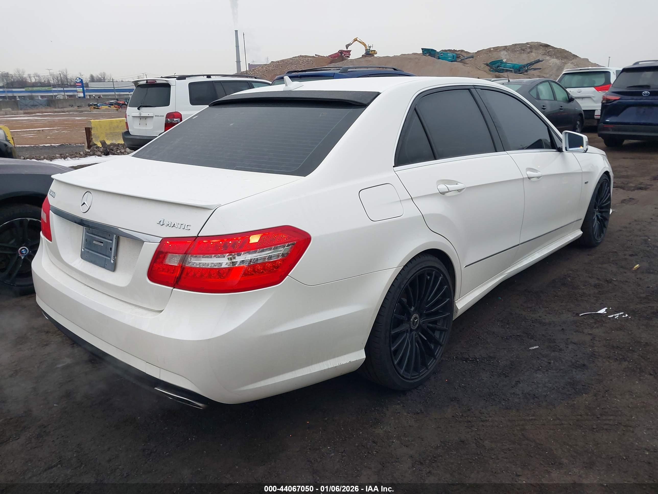 MERCEDES-BENZ E image 4