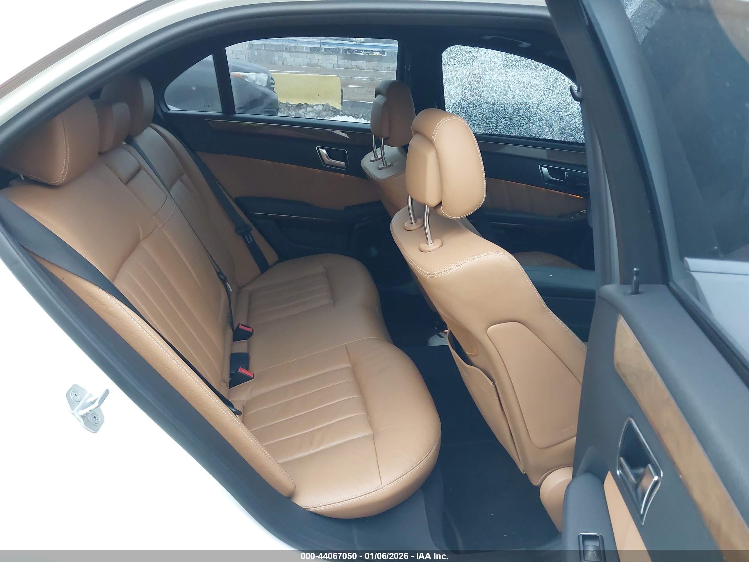 MERCEDES-BENZ E image 8