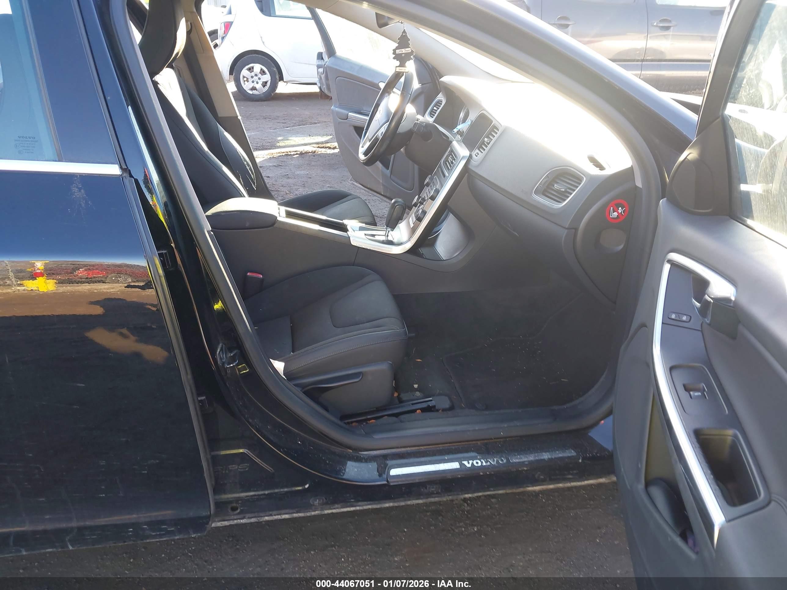 VOLVO S60 image 5