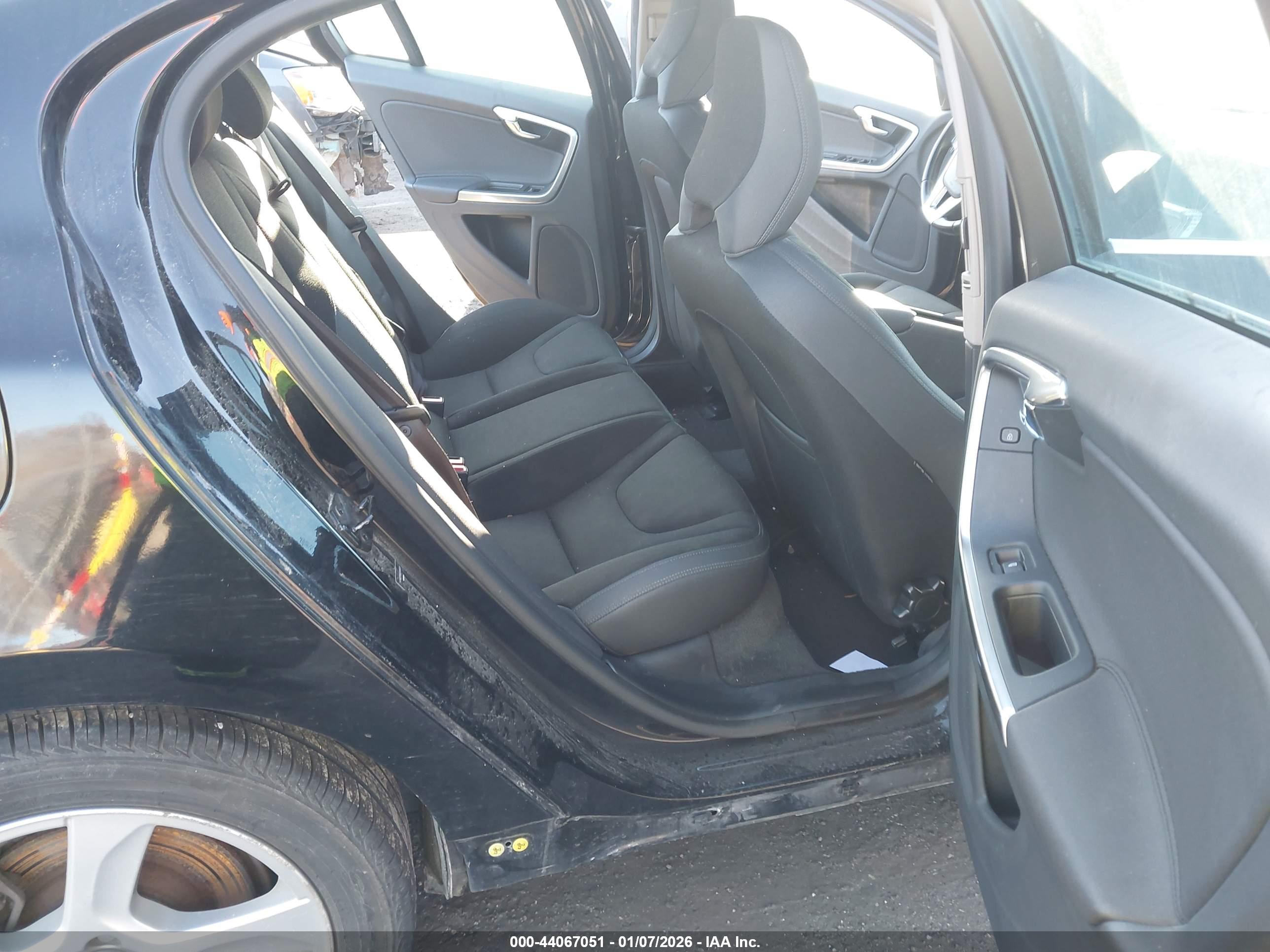 VOLVO S60 image 8