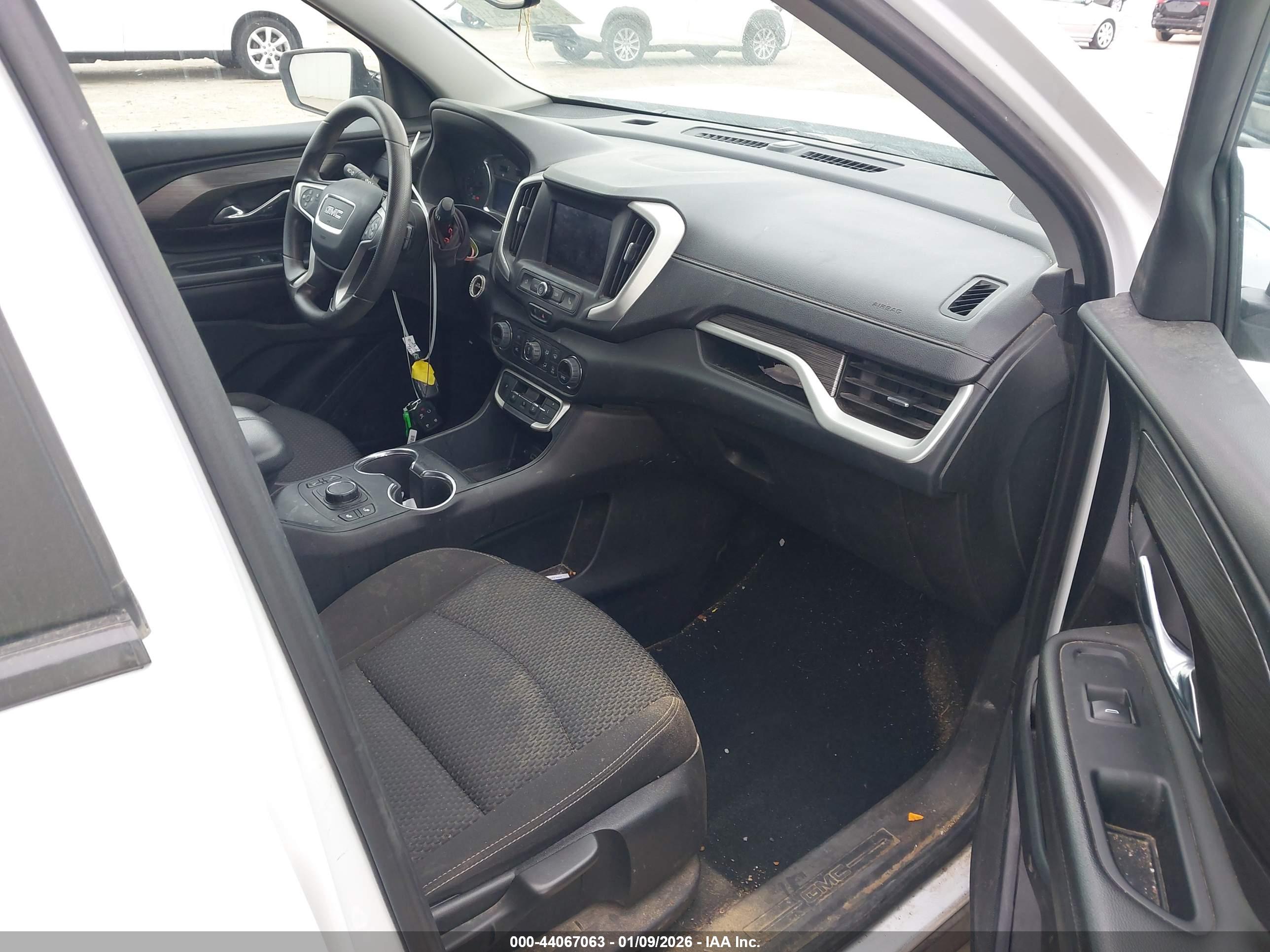 GMC TERRAIN image 5