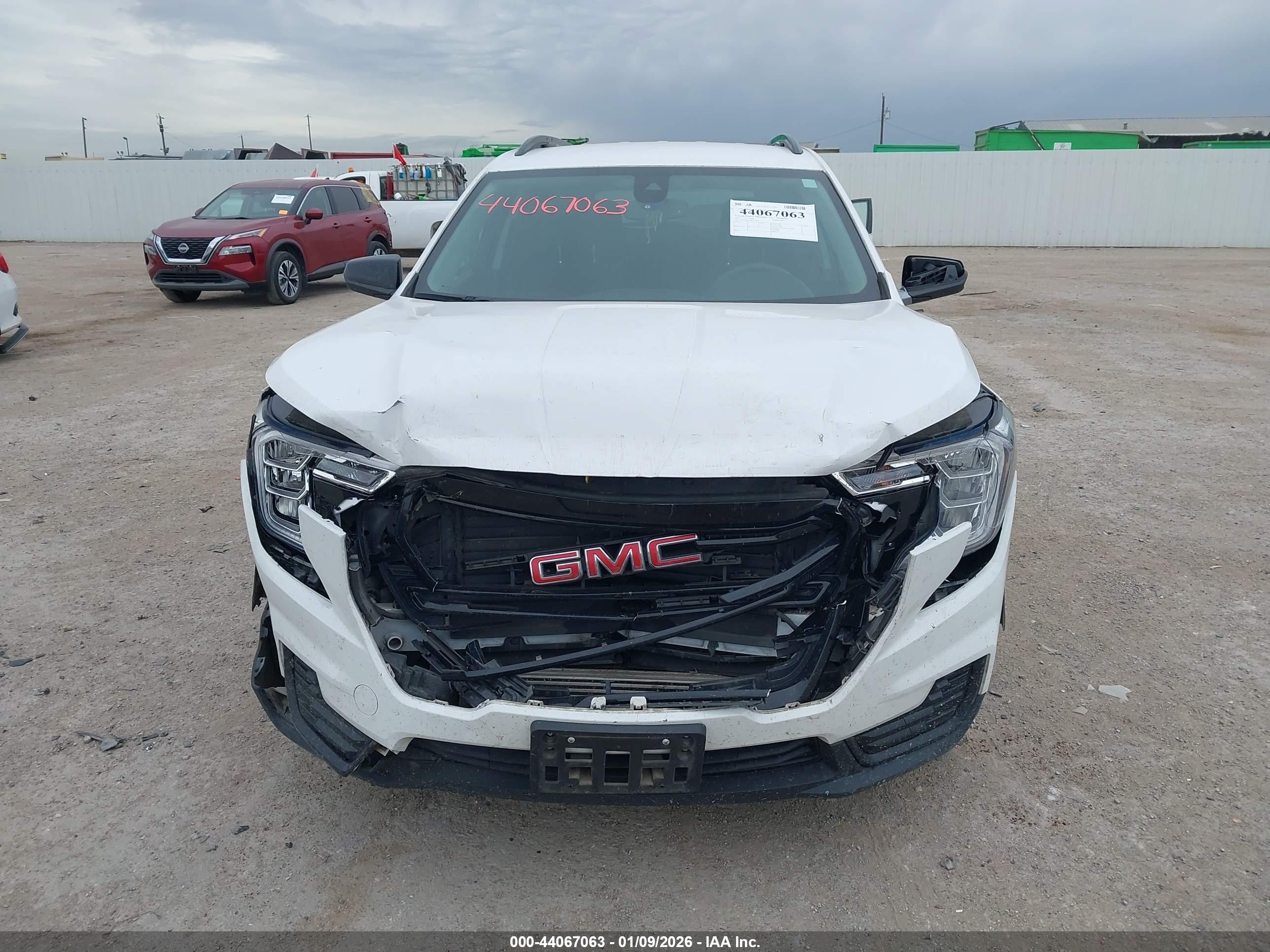 GMC TERRAIN image 6