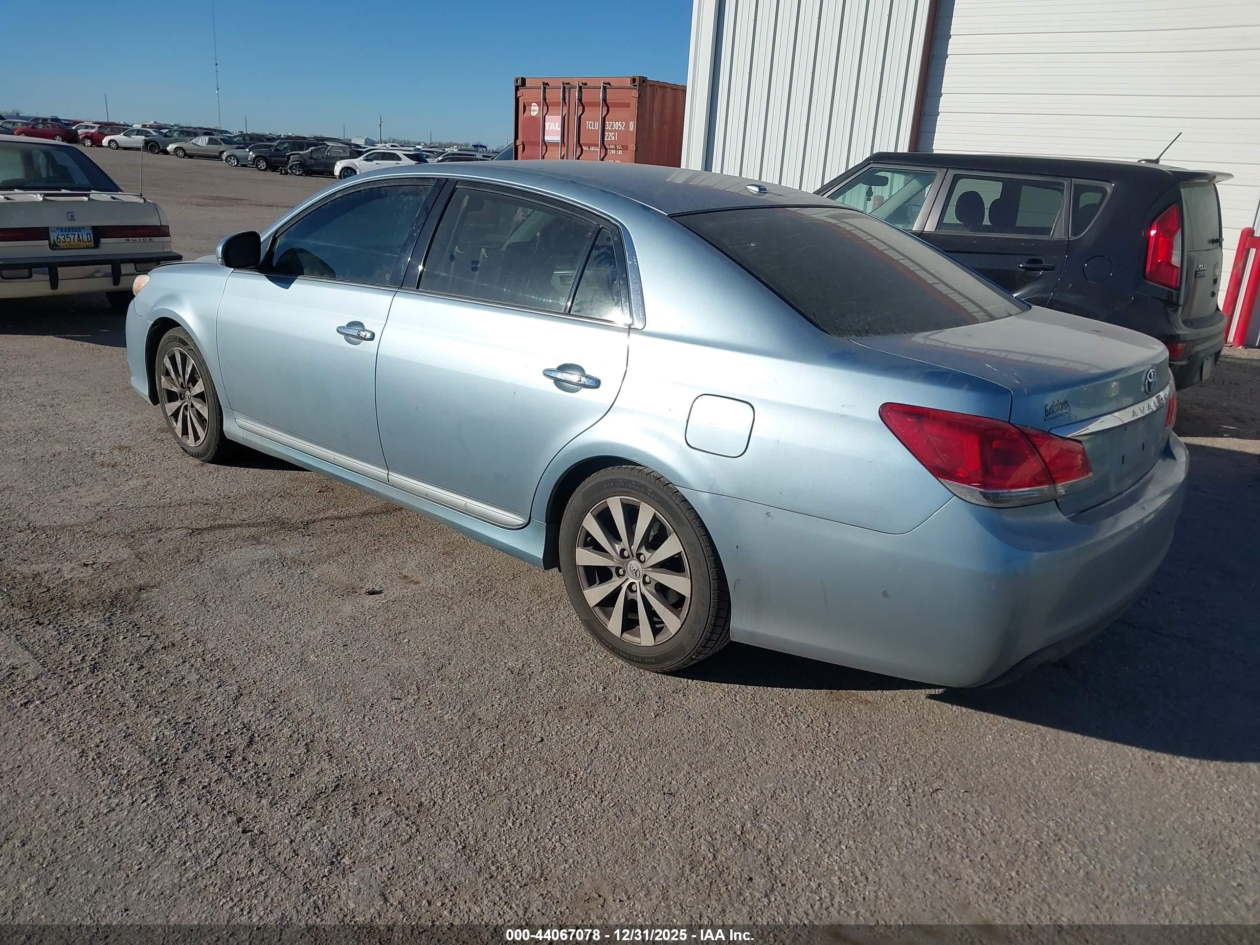 TOYOTA AVALON image 3