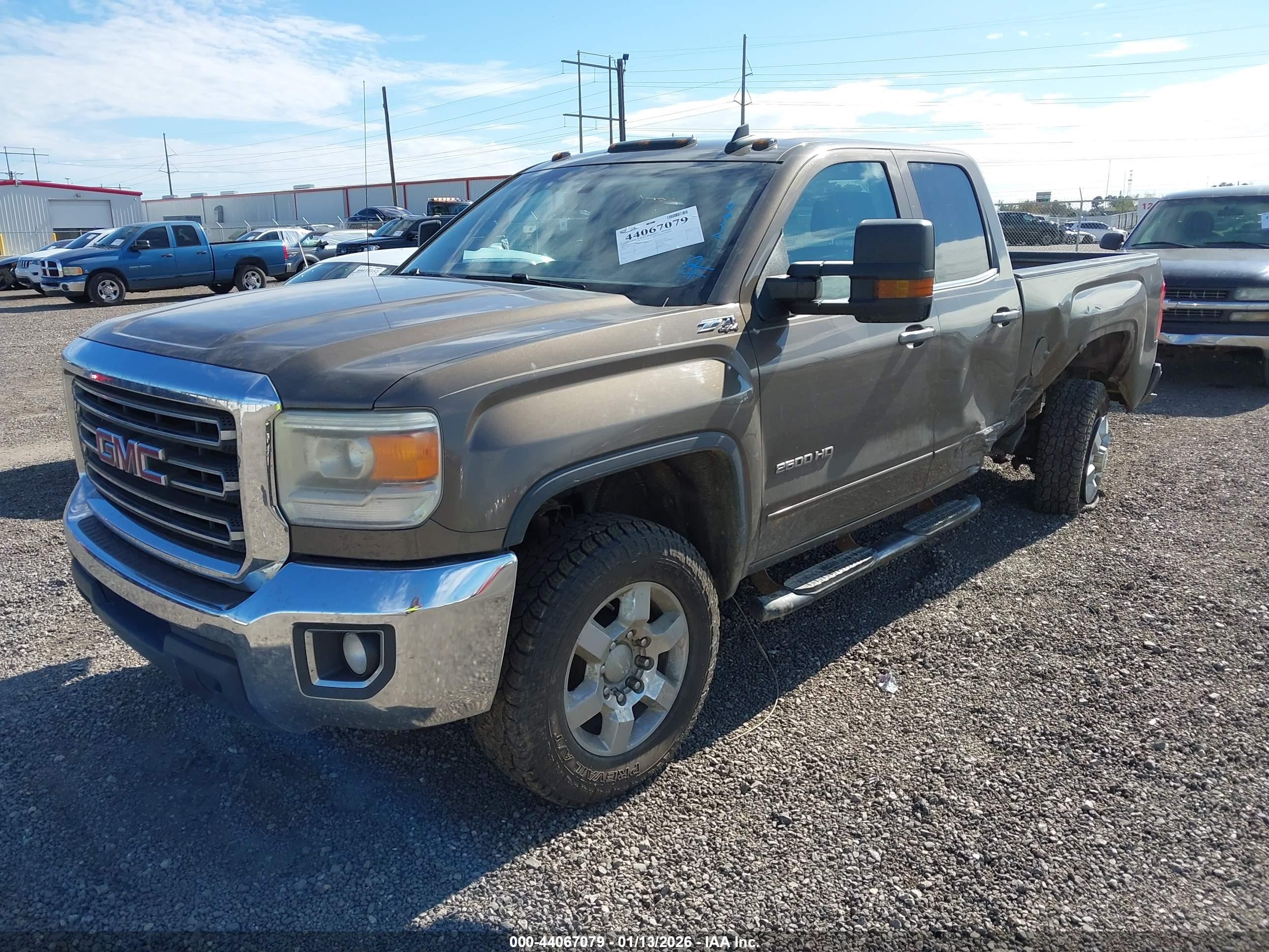GMC SIERRA image 2