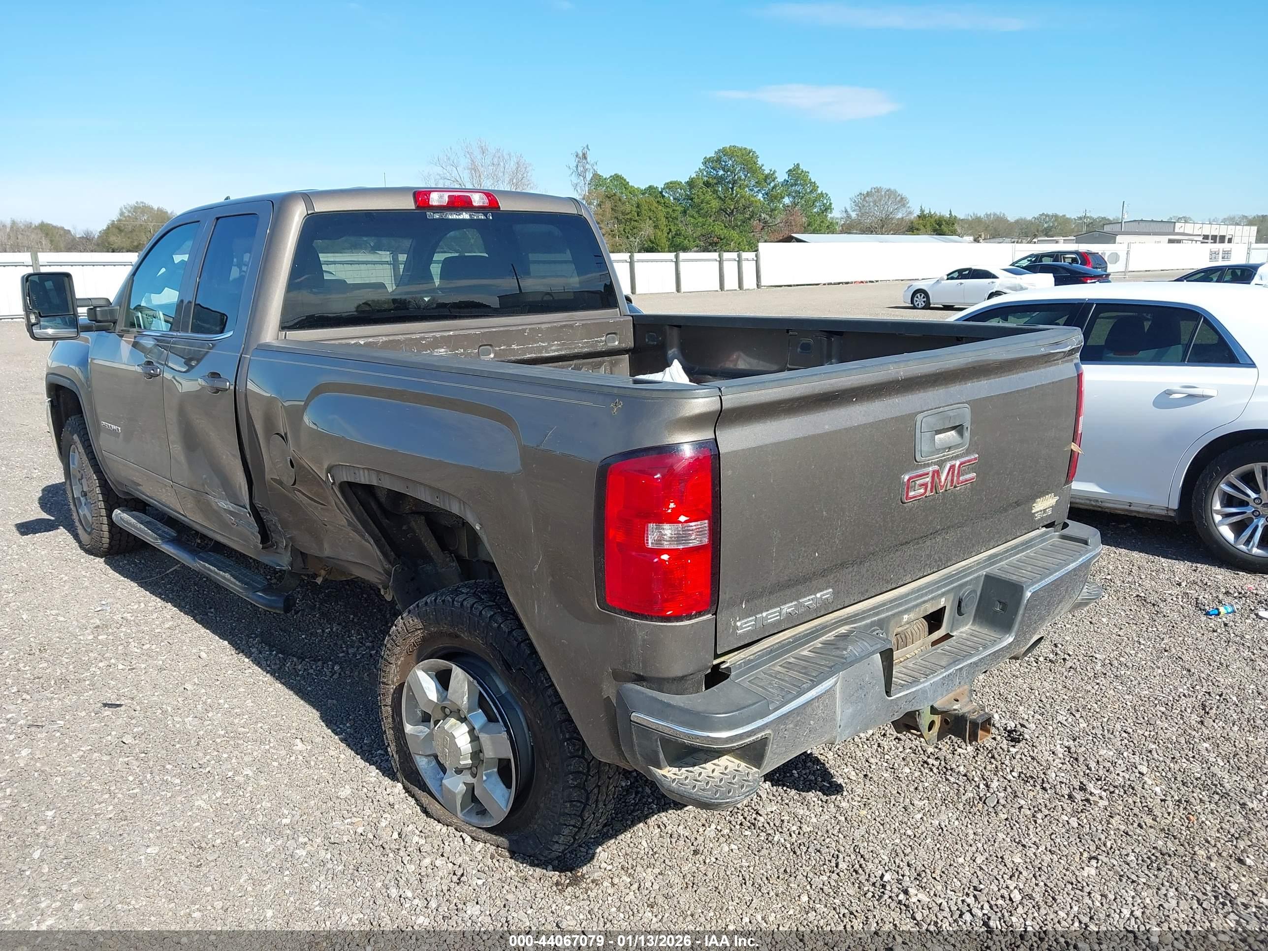 GMC SIERRA image 3