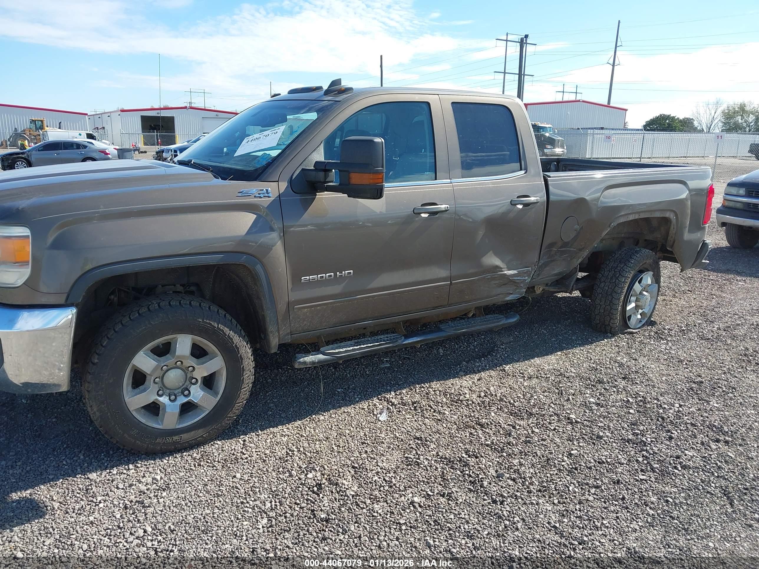 GMC SIERRA image 6