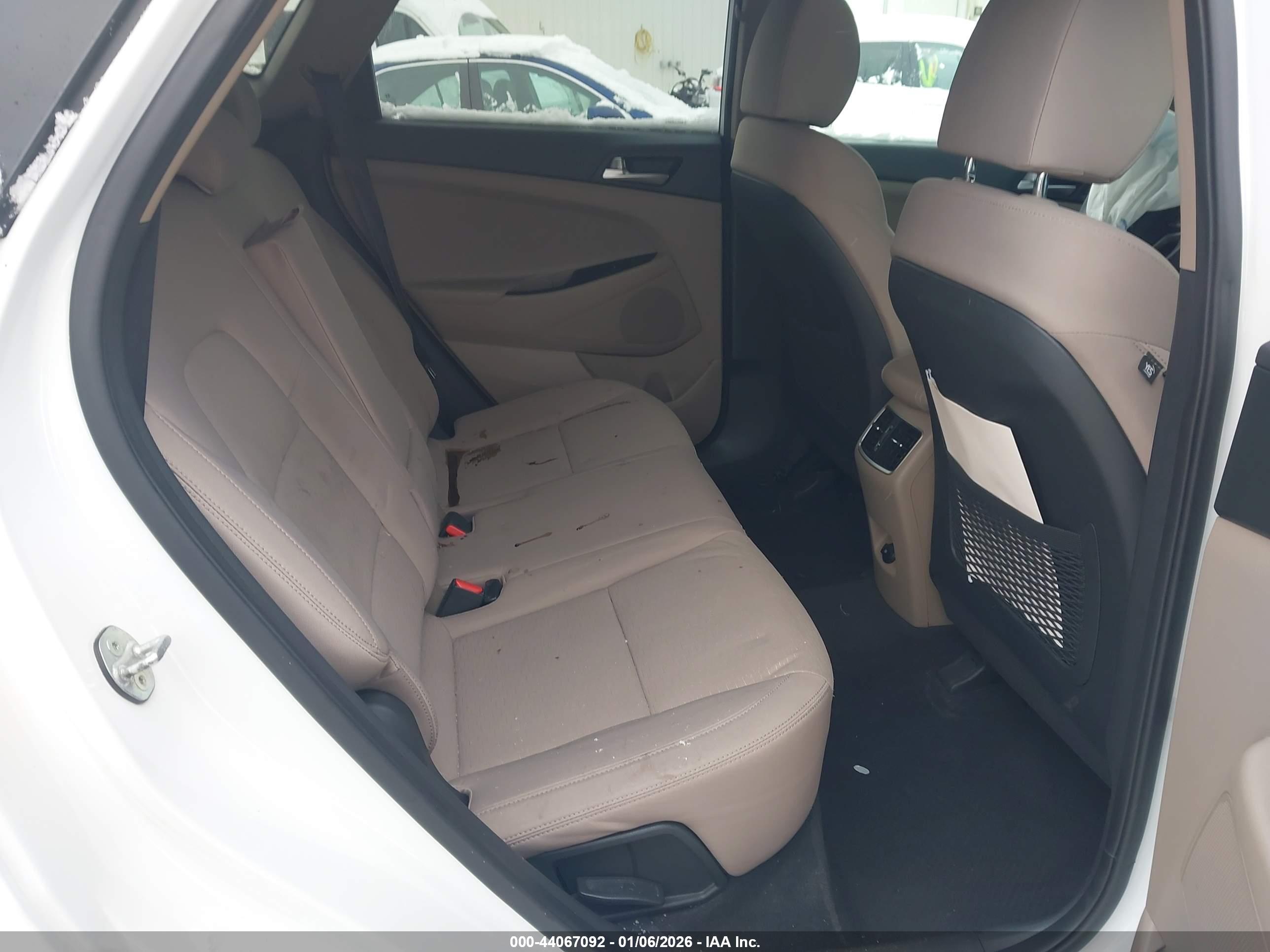 HYUNDAI TUCSON image 8