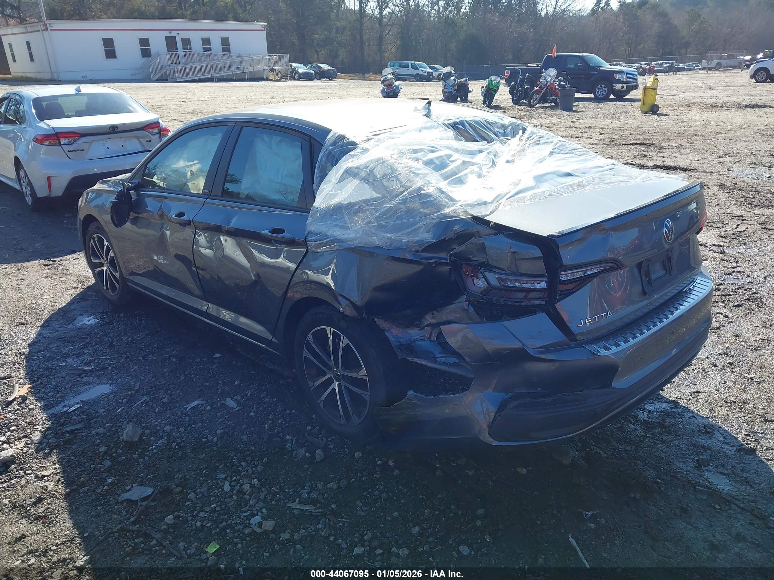 VOLKSWAGEN JETTA image 3