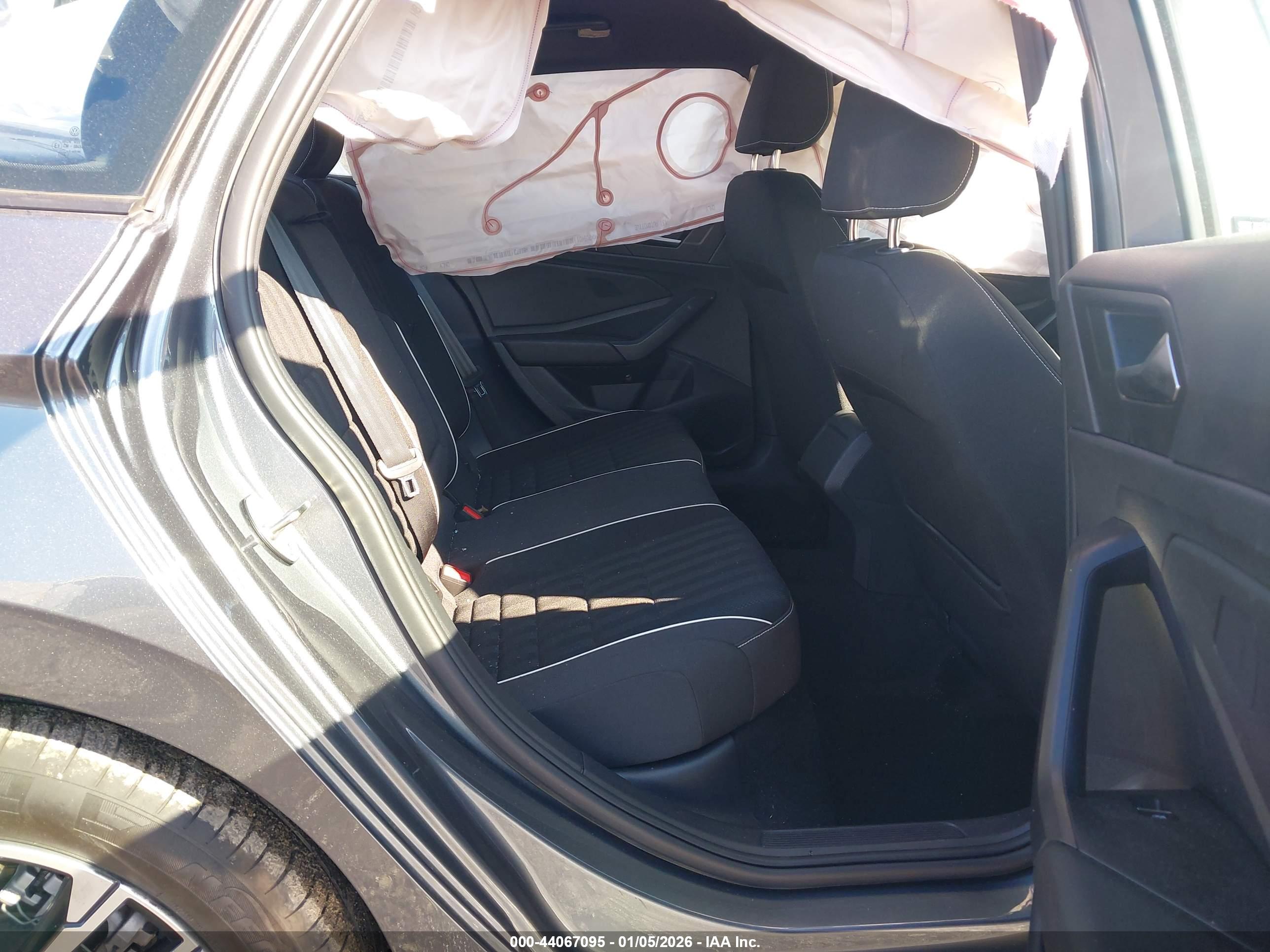 VOLKSWAGEN JETTA image 8
