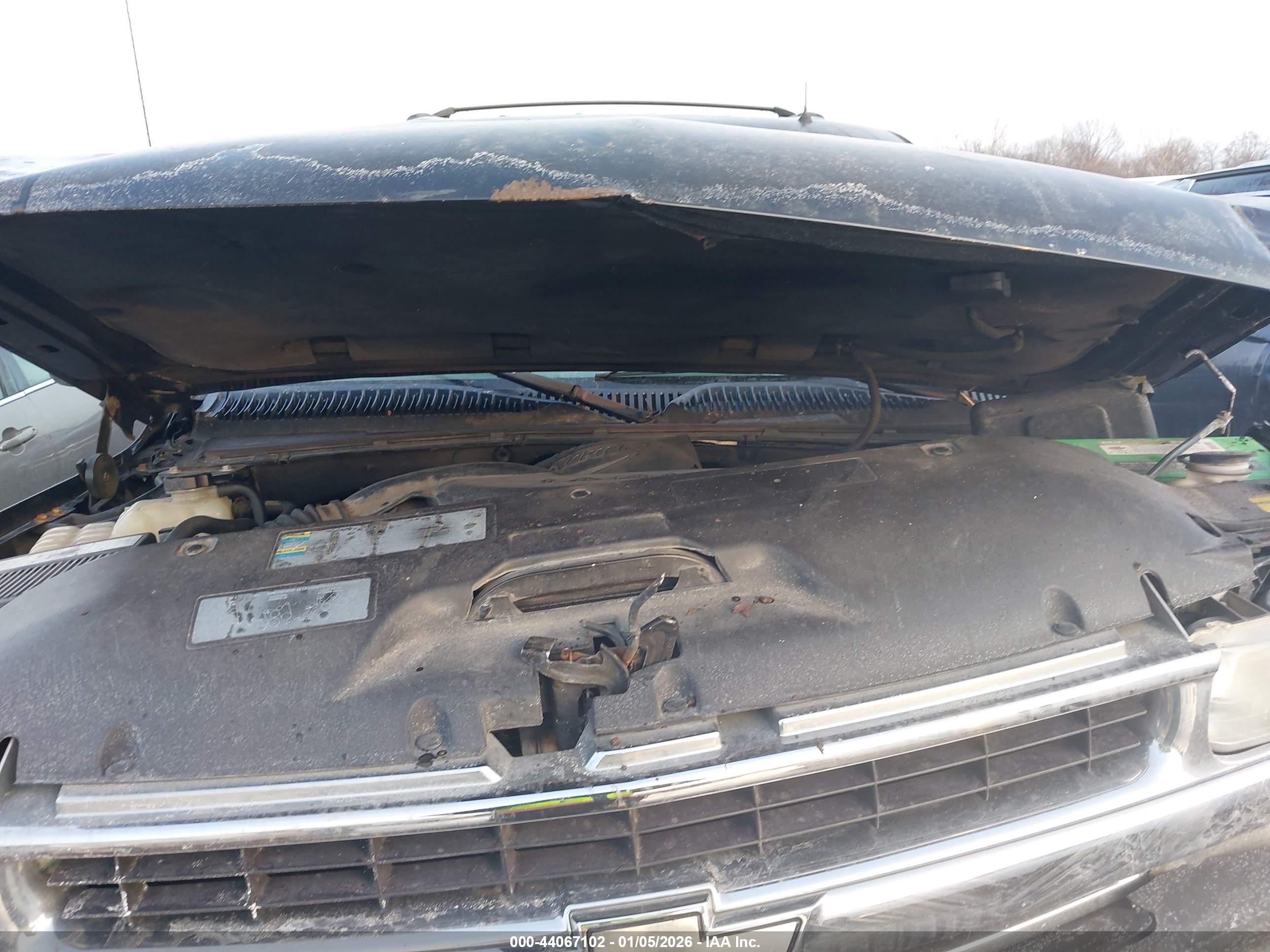 CHEVROLET TAHOE image 10