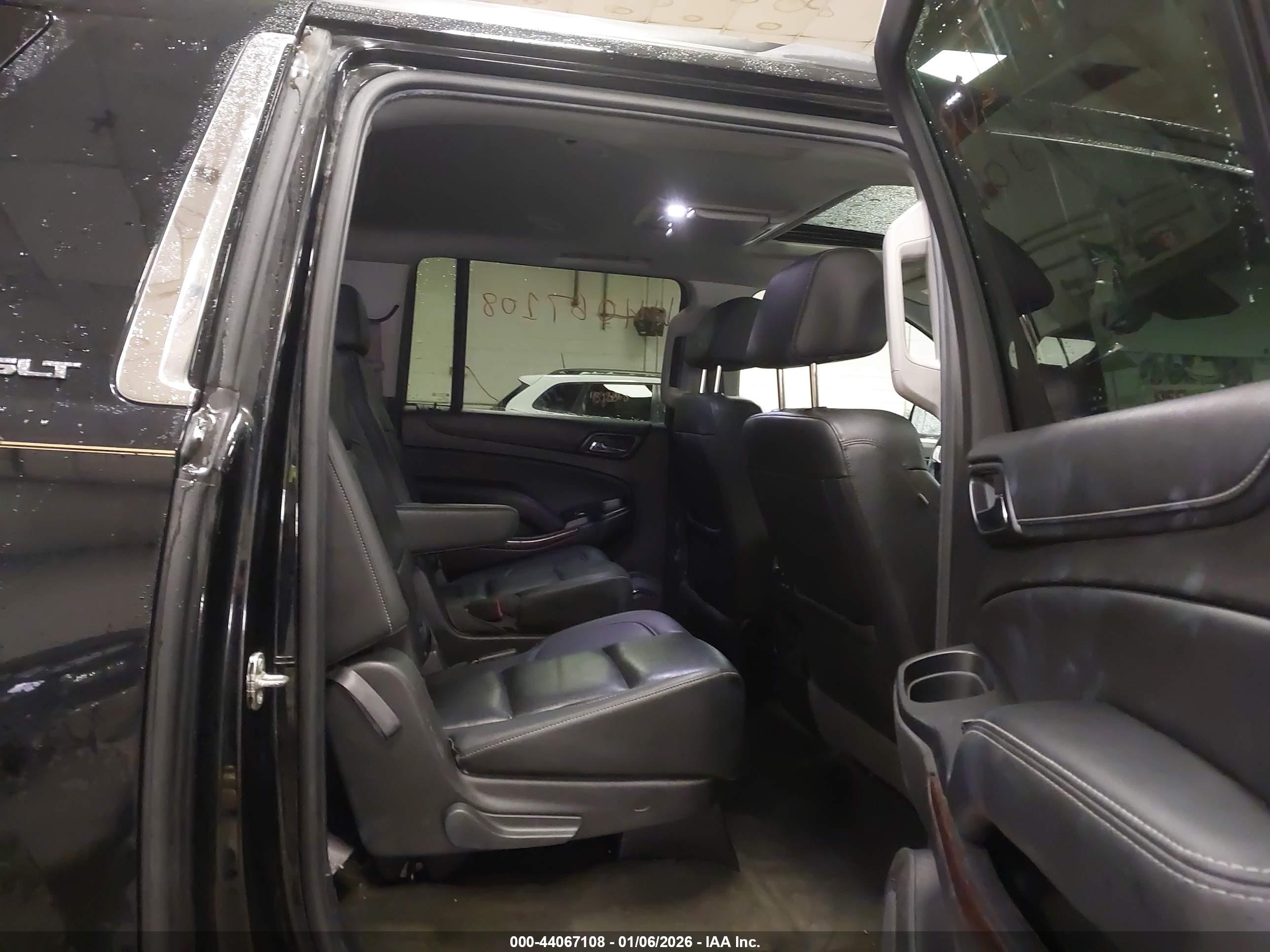 GMC YUKON image 8
