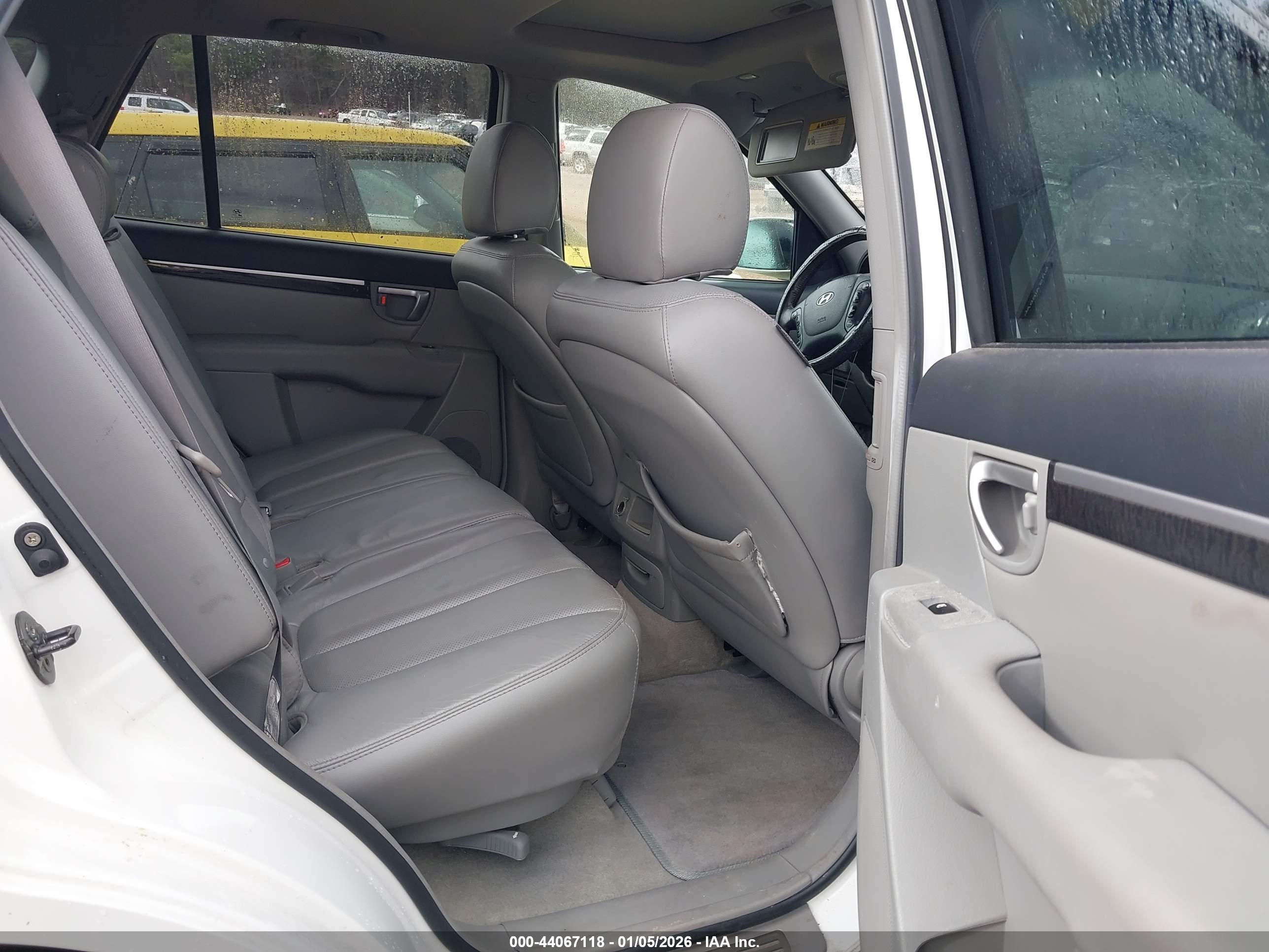 HYUNDAI SANTA image 8