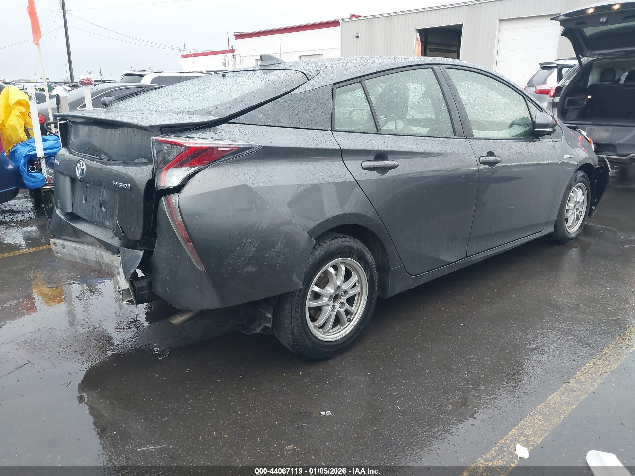 TOYOTA PRIUS image 4