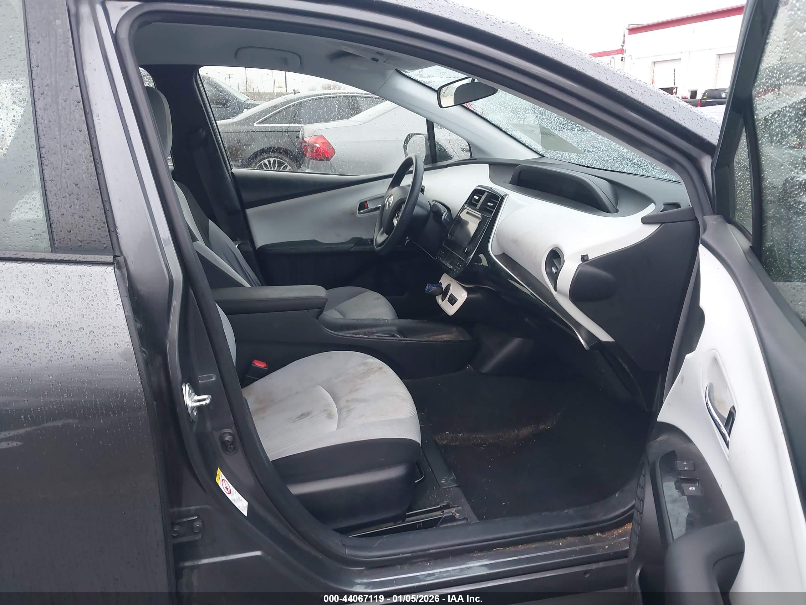 TOYOTA PRIUS image 5