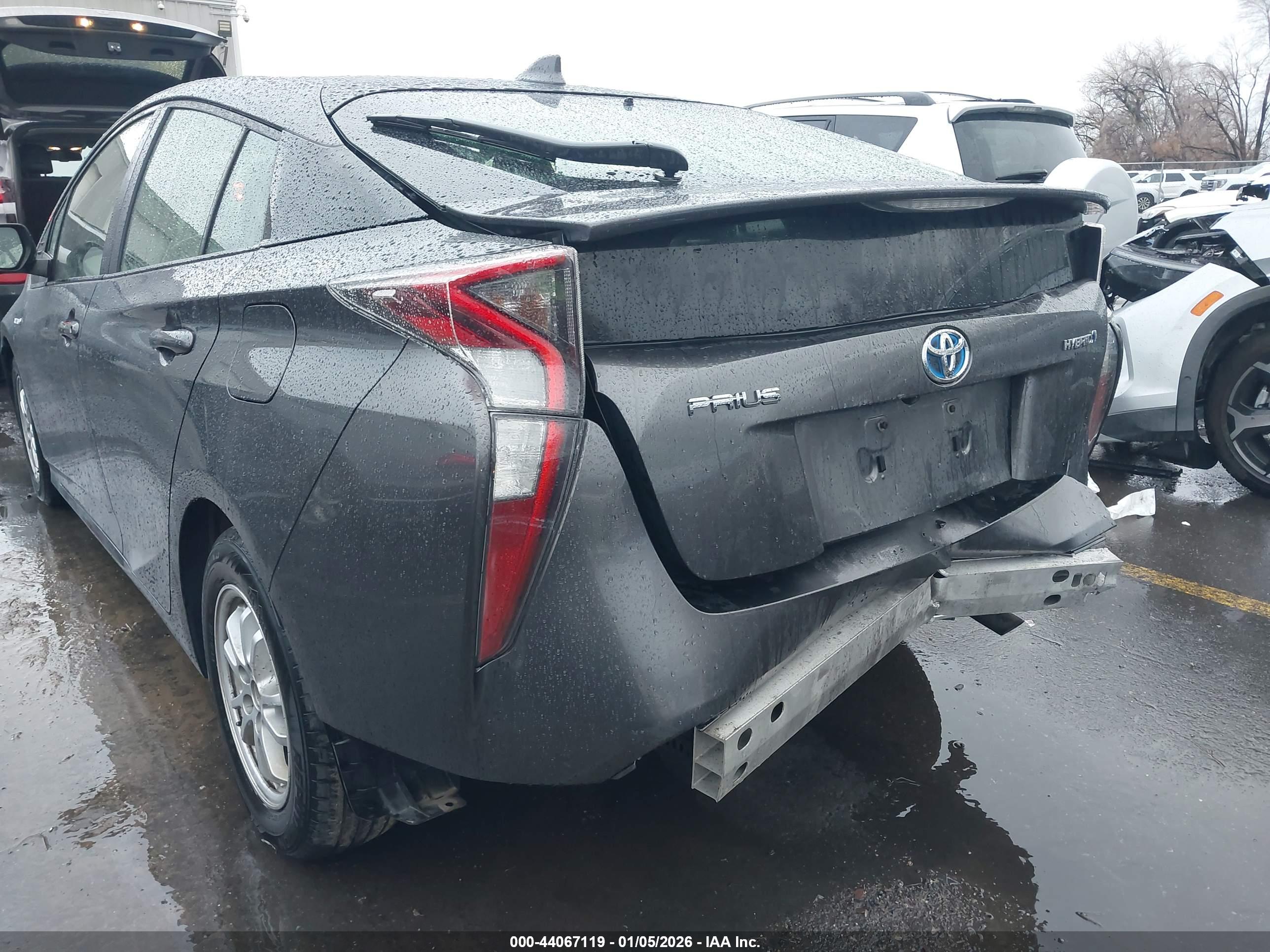 TOYOTA PRIUS image 6
