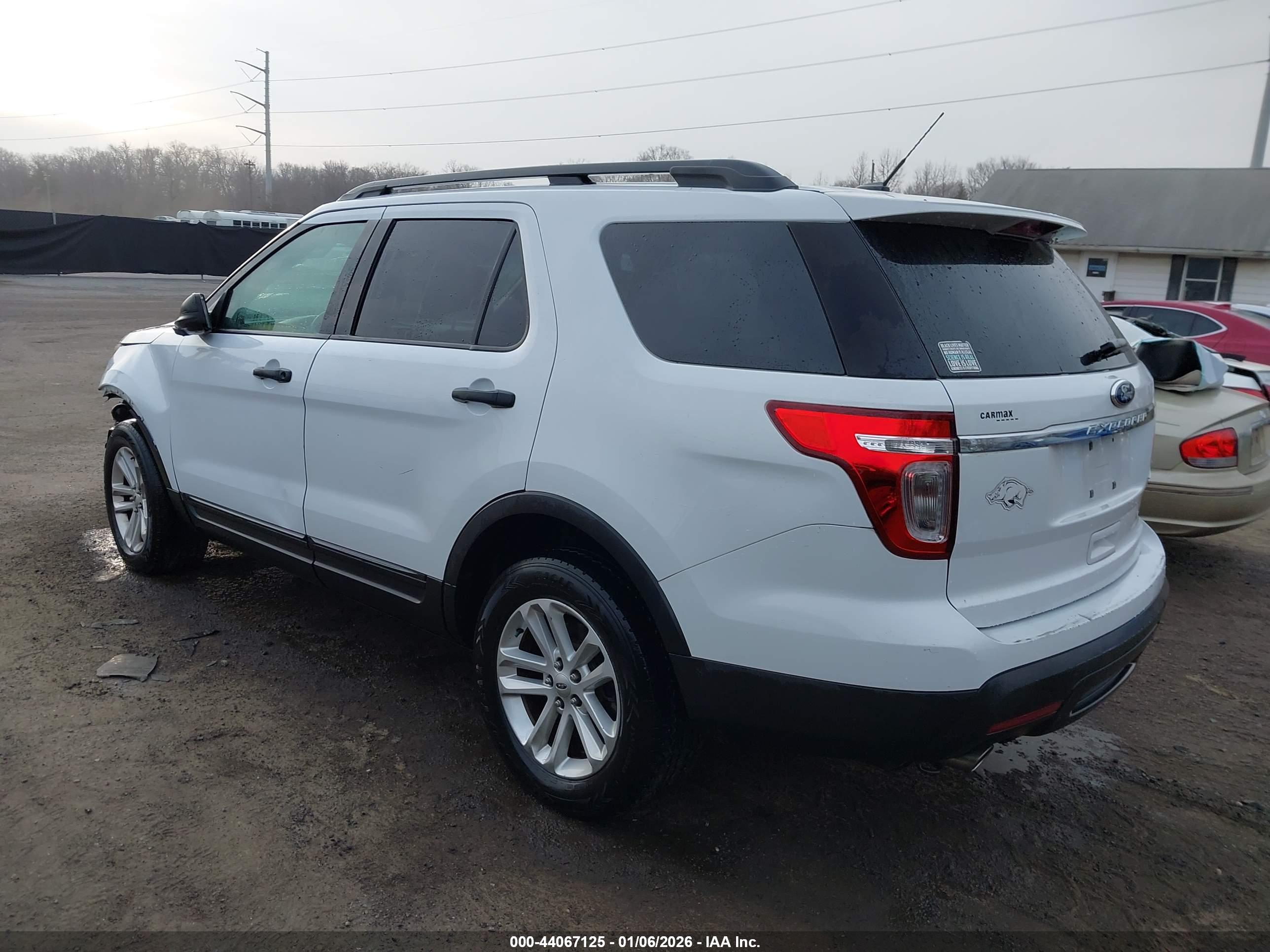 FORD EXPLORER image 3