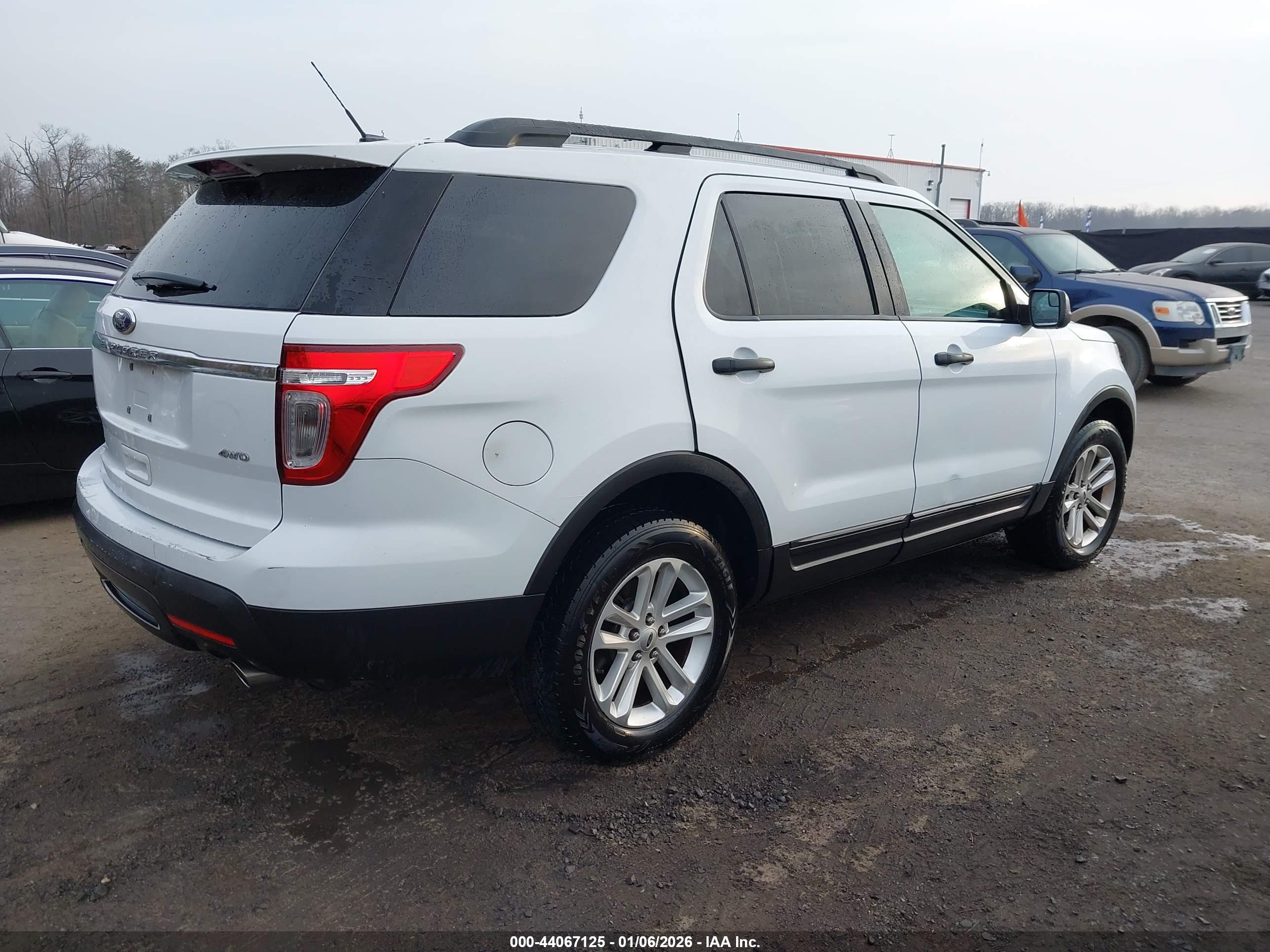 FORD EXPLORER image 4