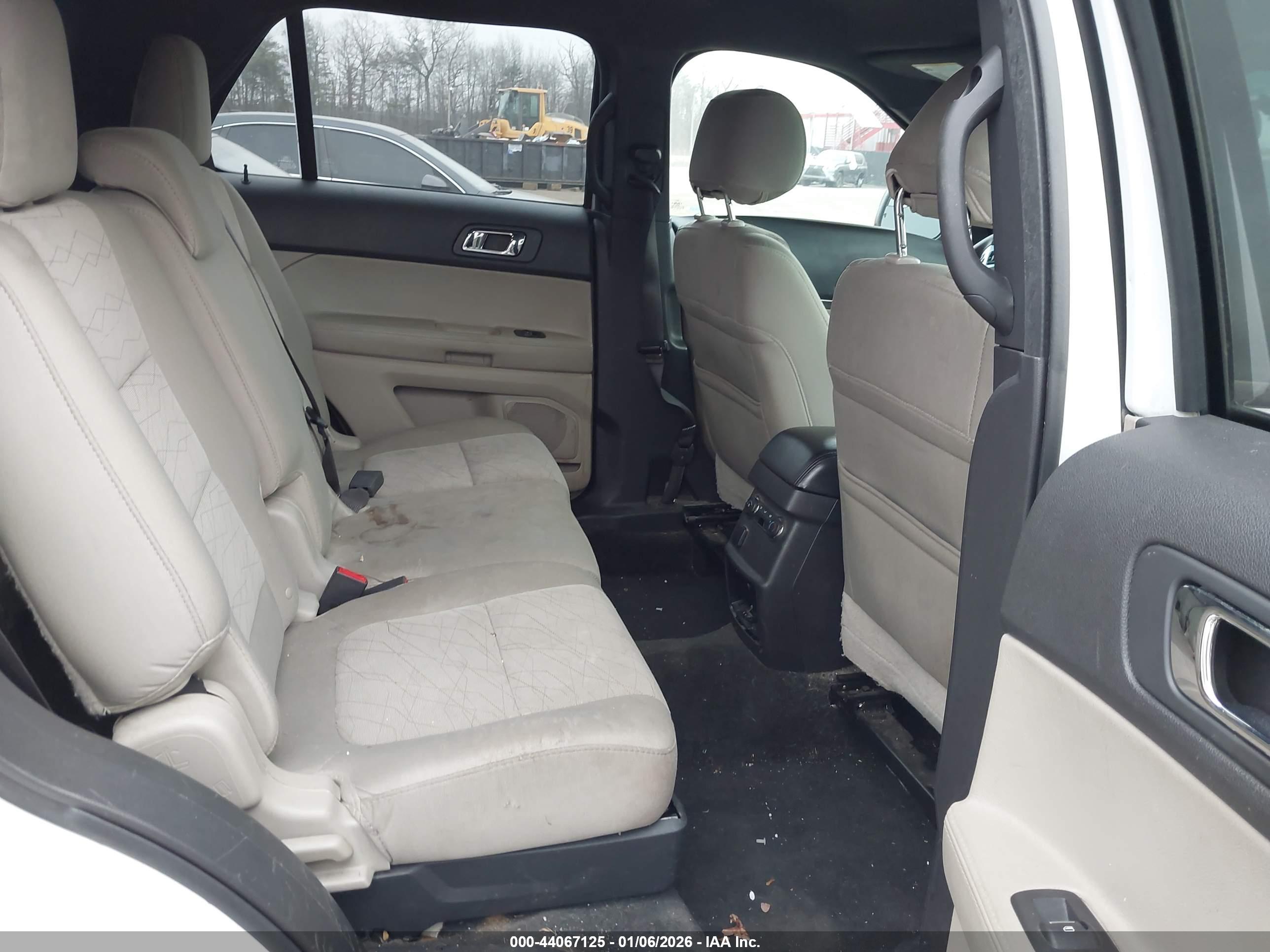 FORD EXPLORER image 8