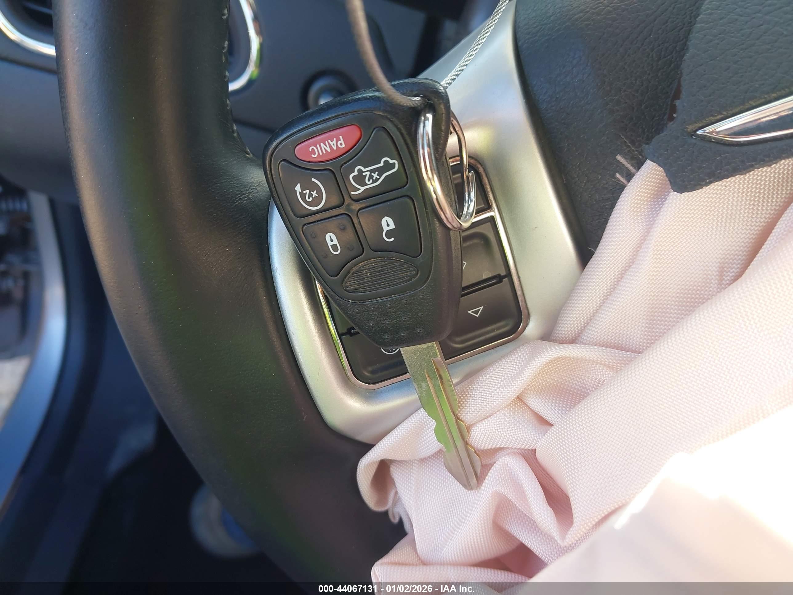 CHRYSLER 200 image 11
