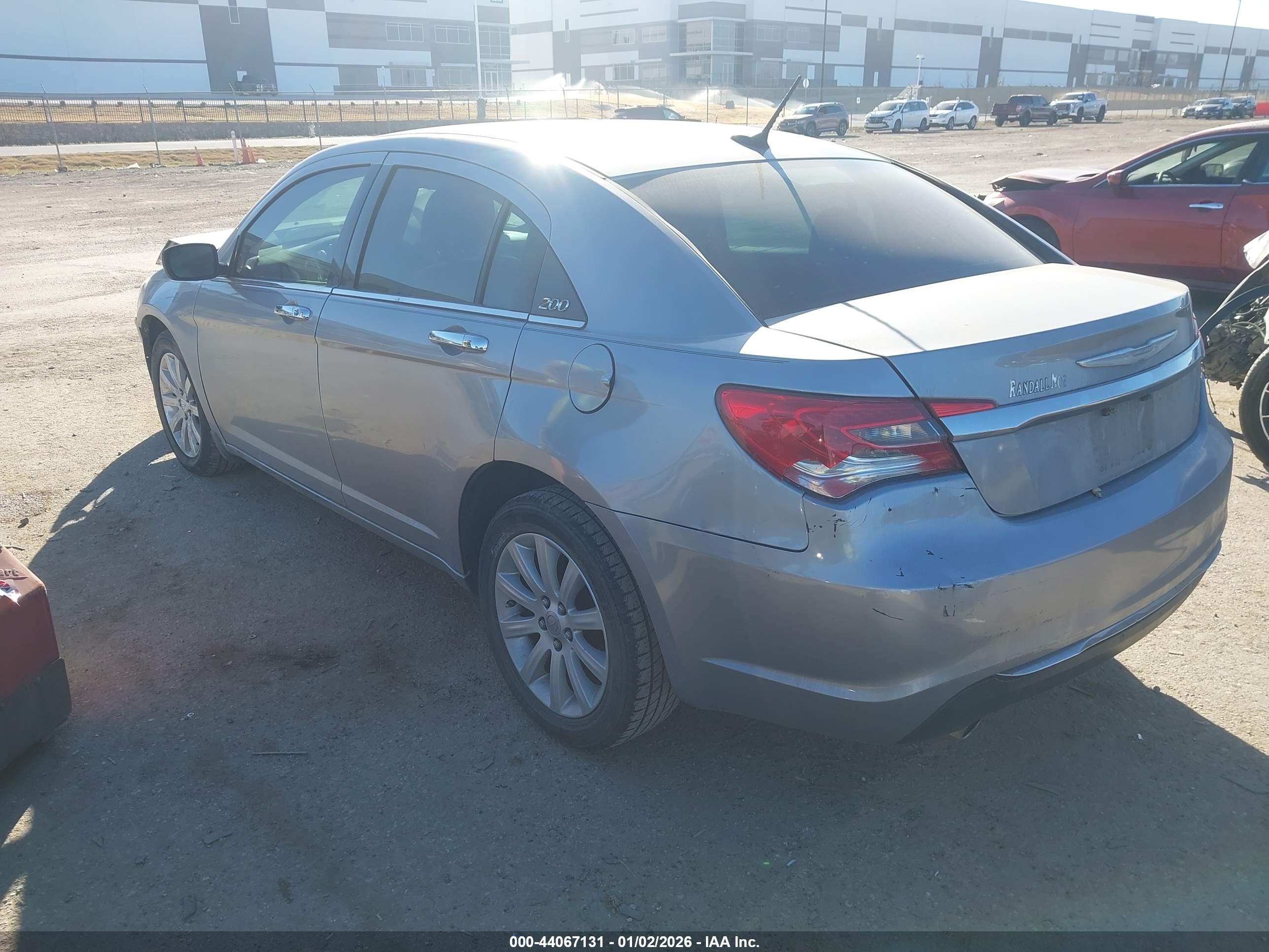 CHRYSLER 200 image 3
