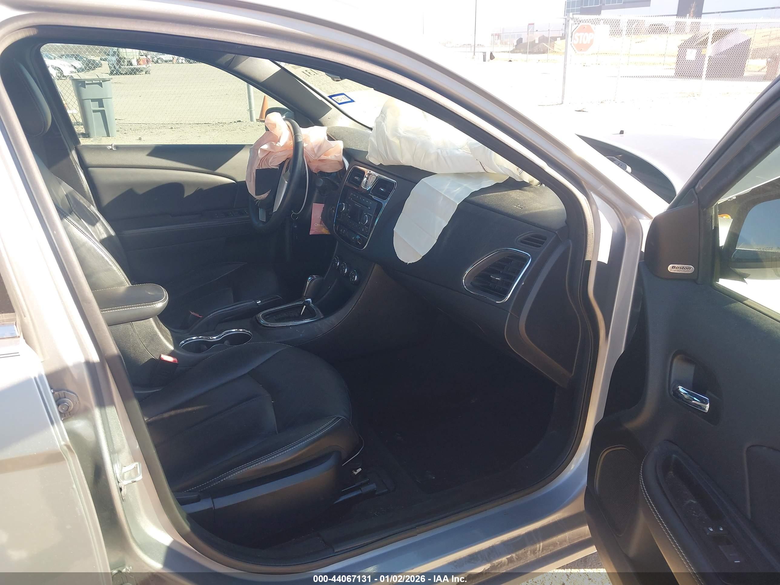 CHRYSLER 200 image 5