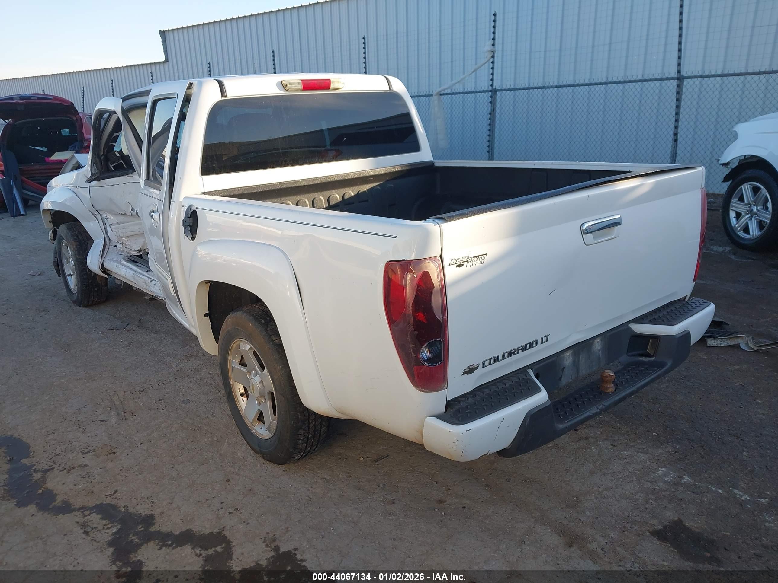 CHEVROLET COLORADO image 3