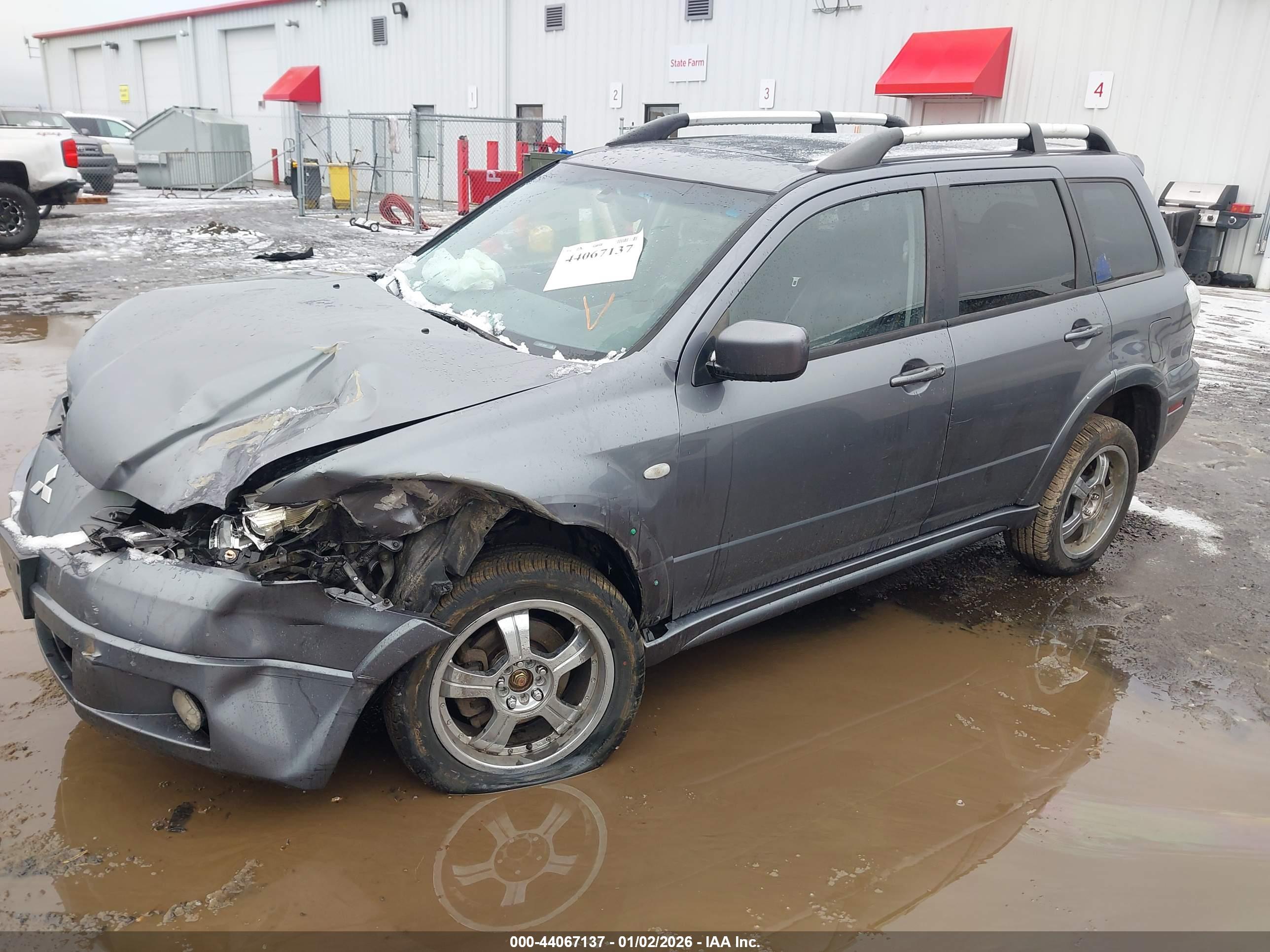 MITSUBISHI OUTLANDER image 2