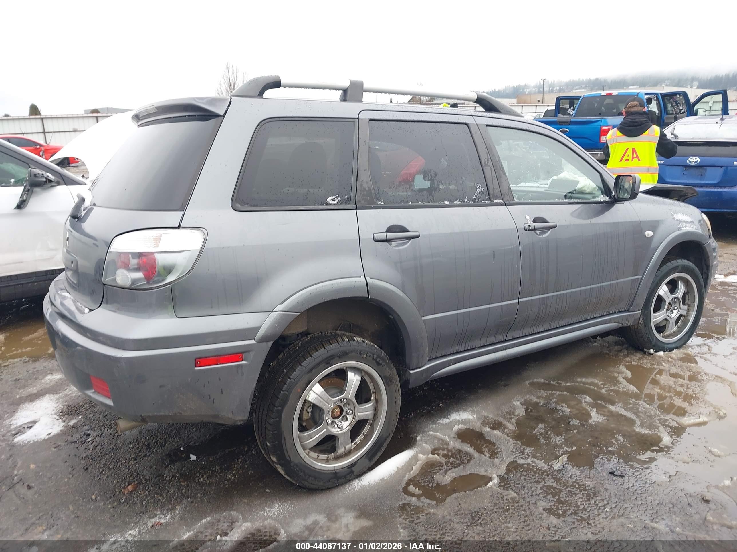 MITSUBISHI OUTLANDER image 4