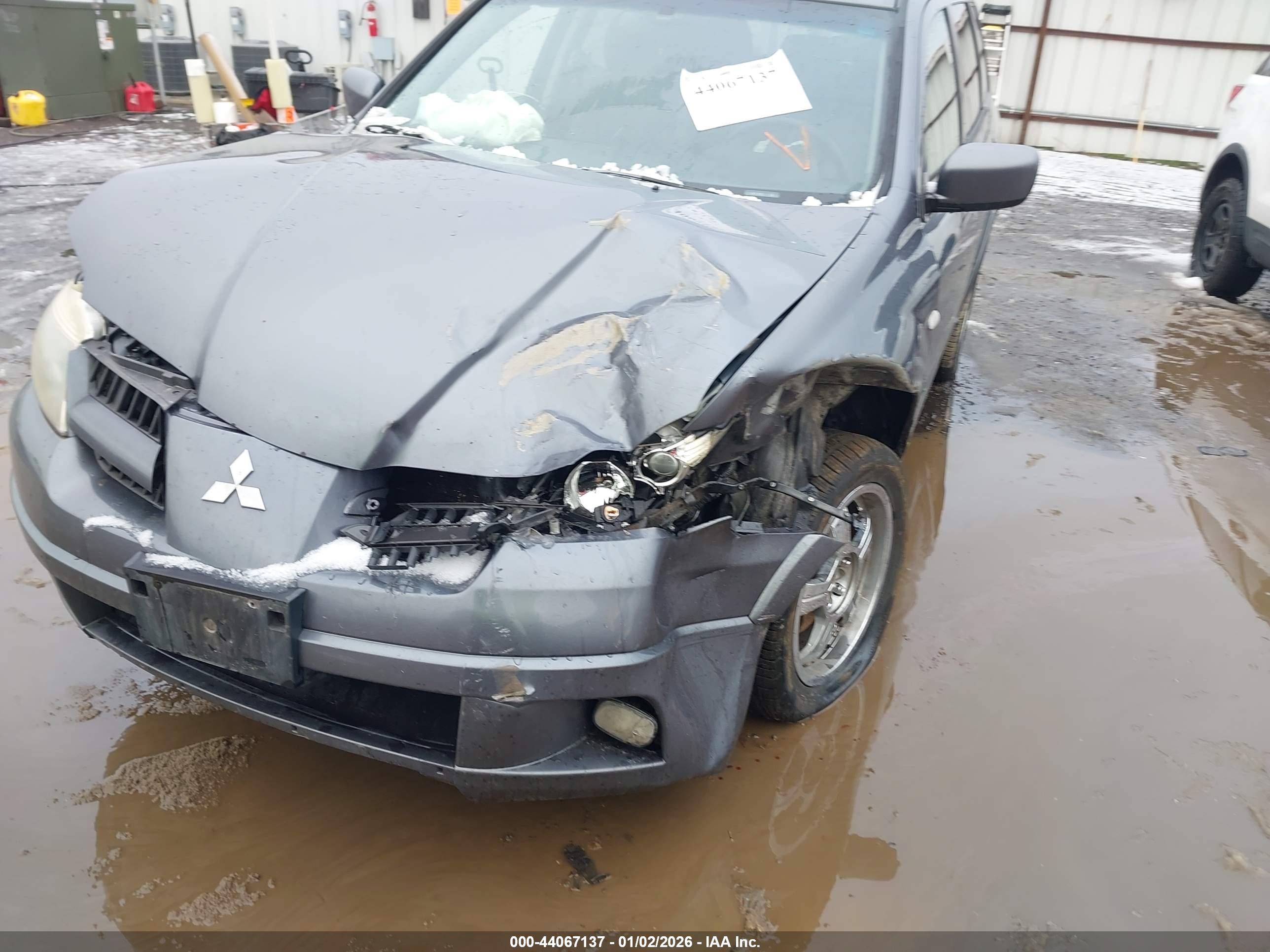 MITSUBISHI OUTLANDER image 6