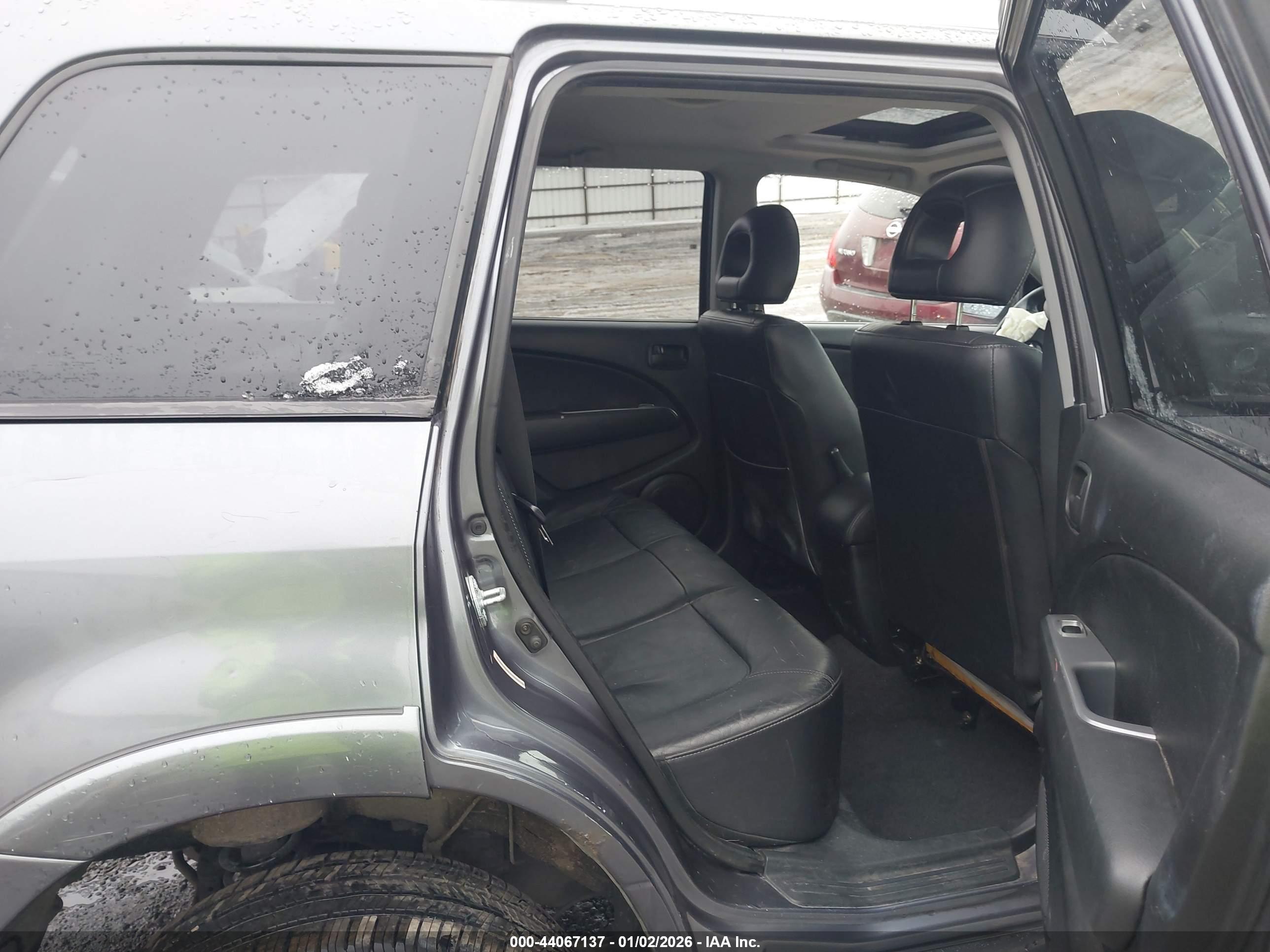 MITSUBISHI OUTLANDER image 8