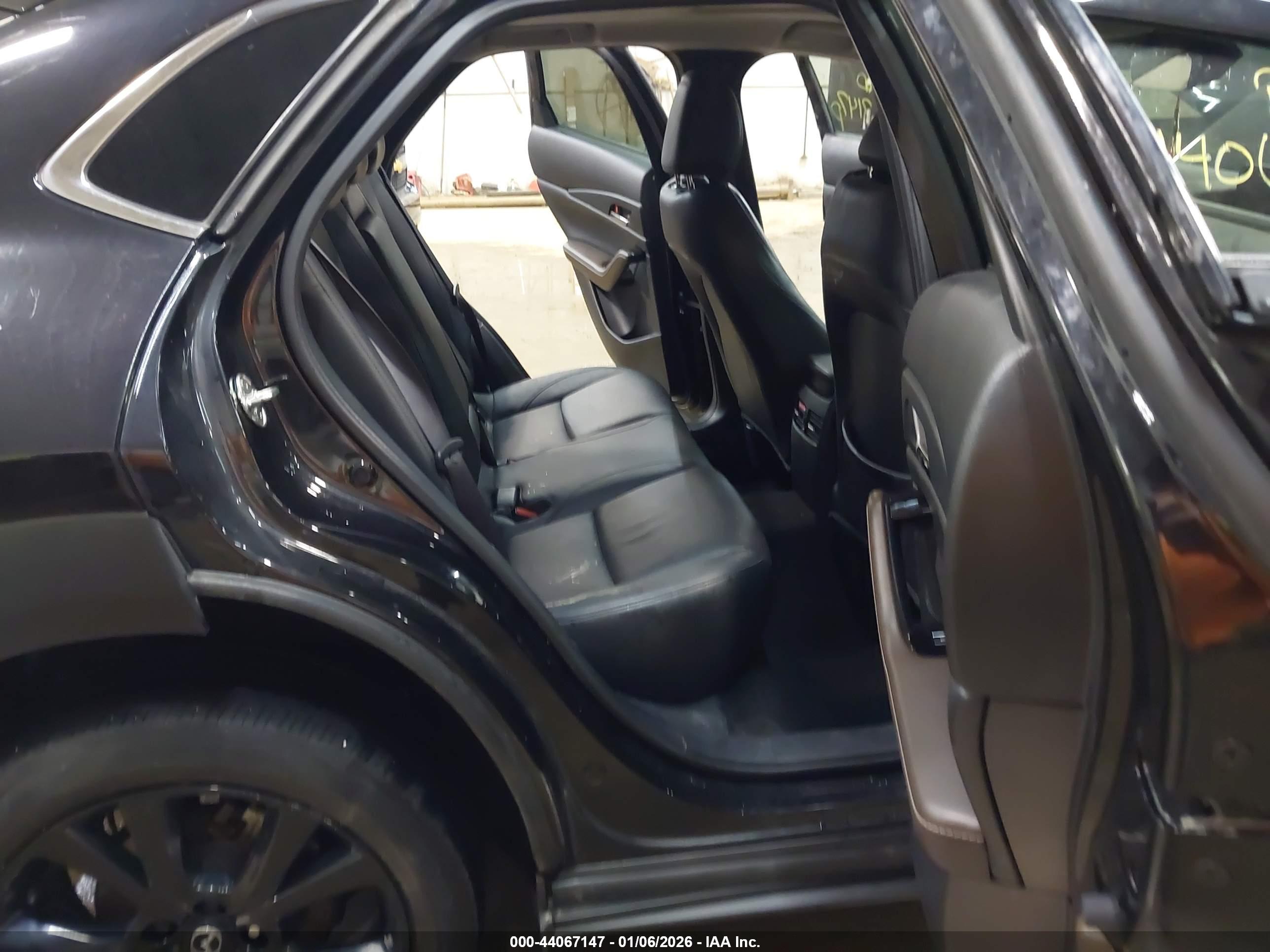 MAZDA CX-30 image 8