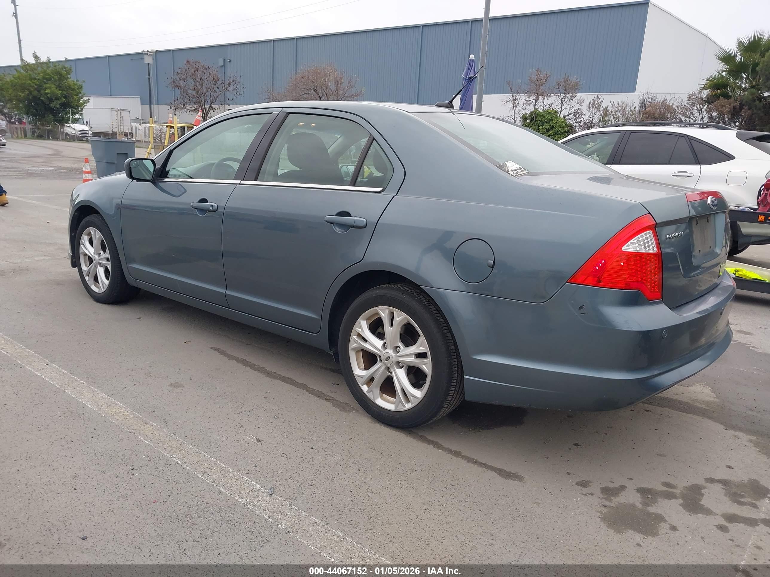FORD FUSION image 3