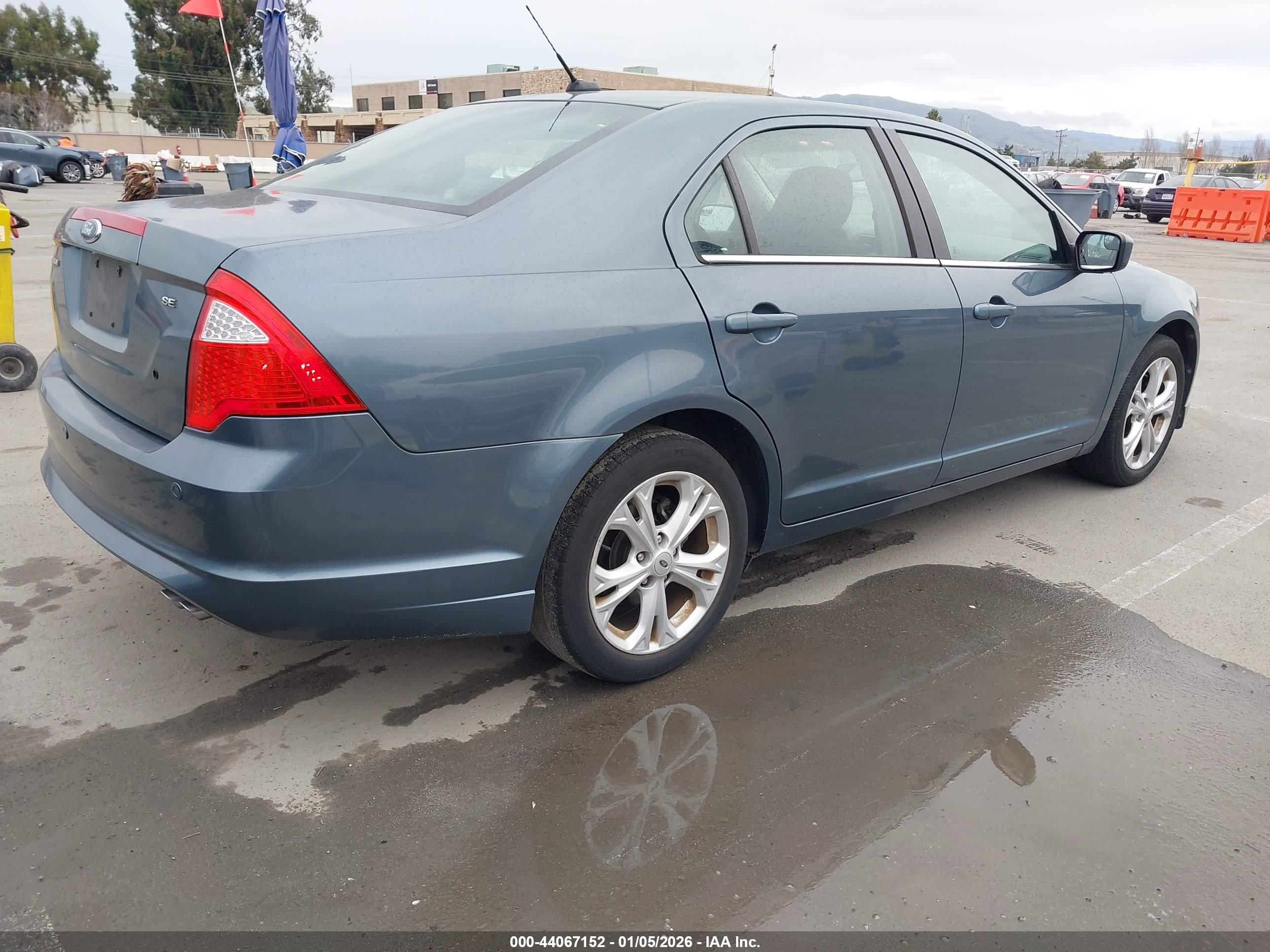 FORD FUSION image 4