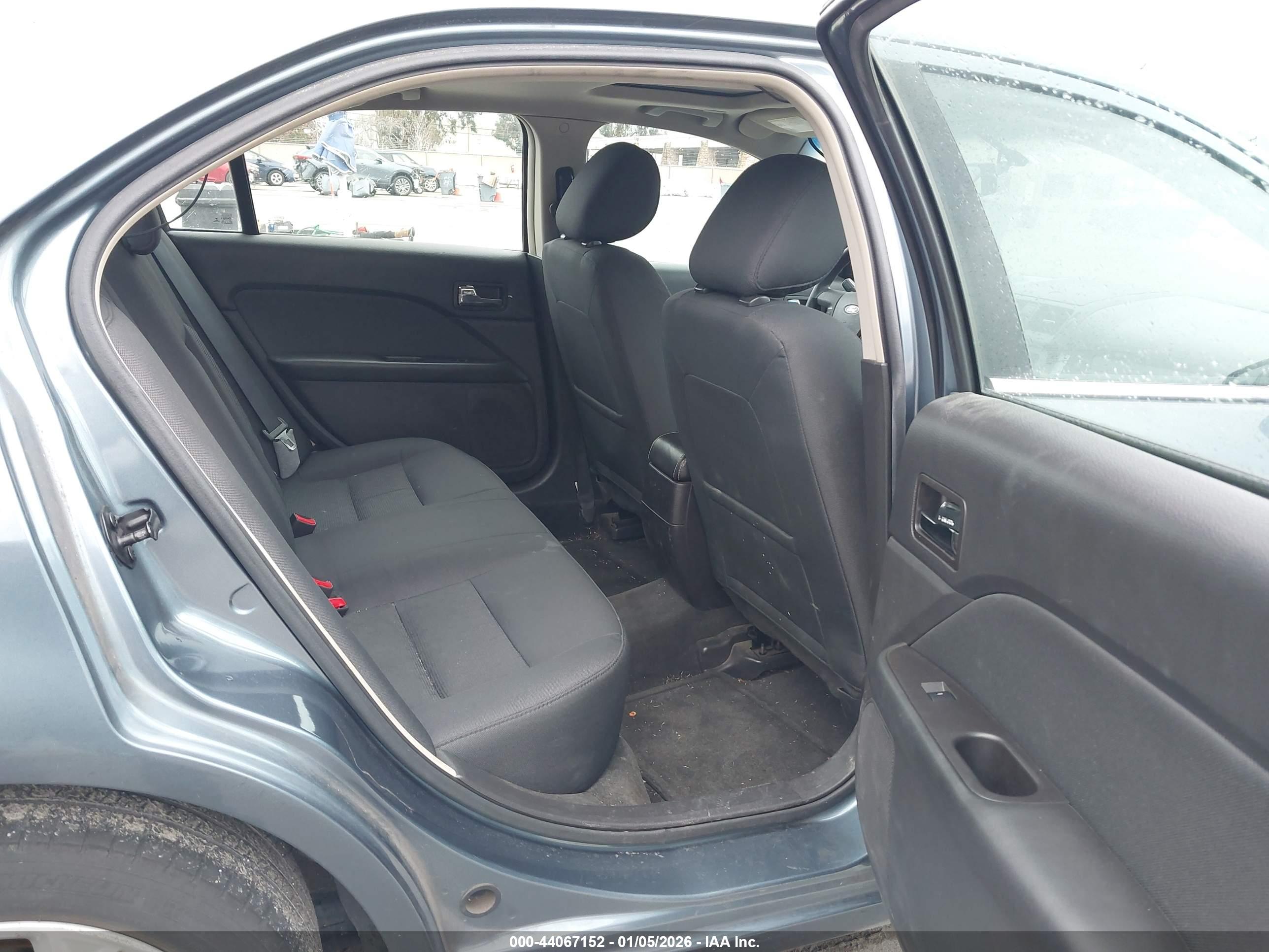 FORD FUSION image 8