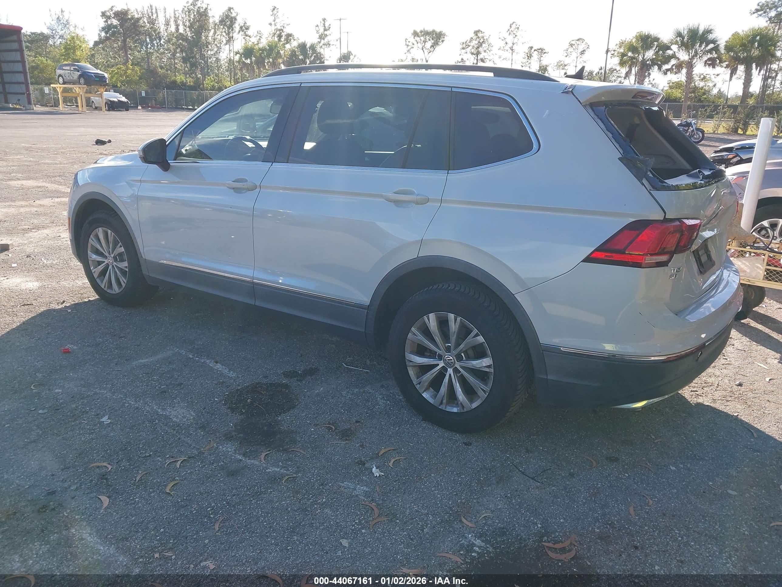 VOLKSWAGEN TIGUAN image 3