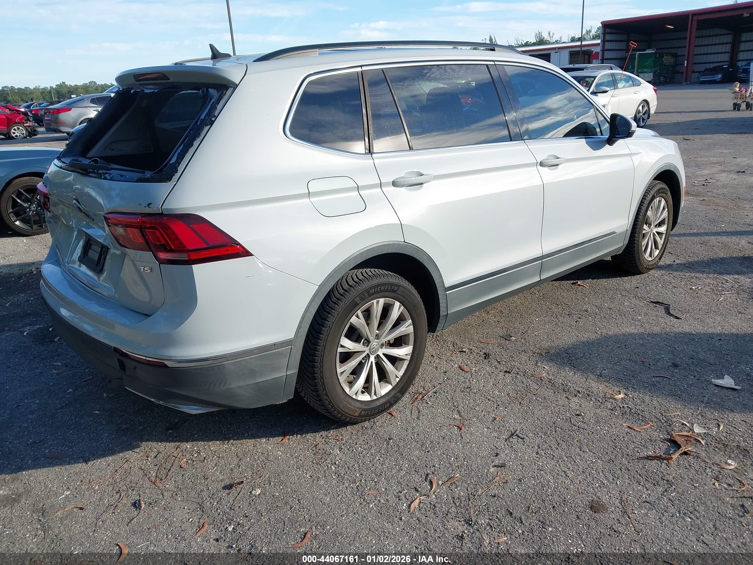 VOLKSWAGEN TIGUAN image 4