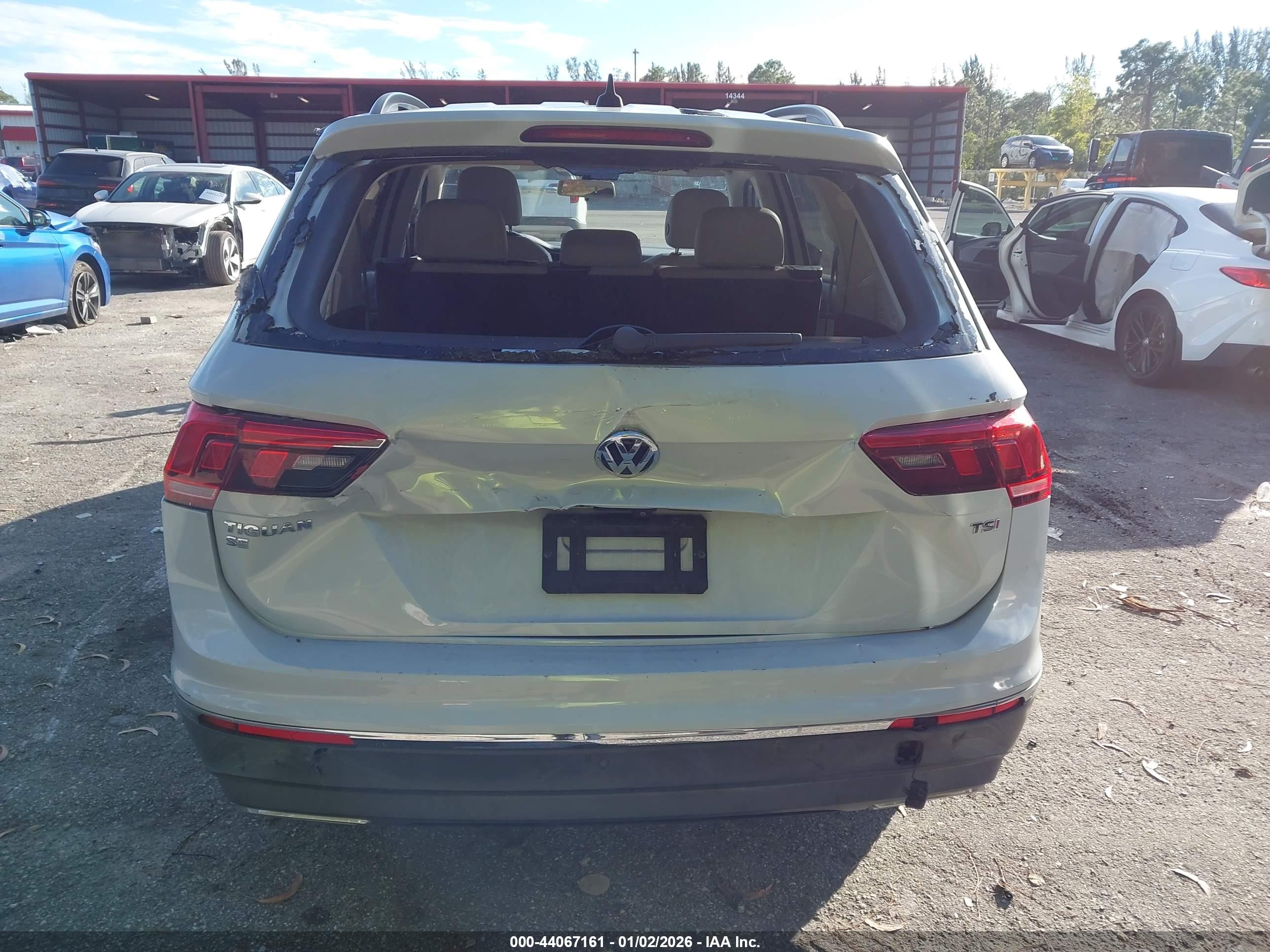 VOLKSWAGEN TIGUAN image 6