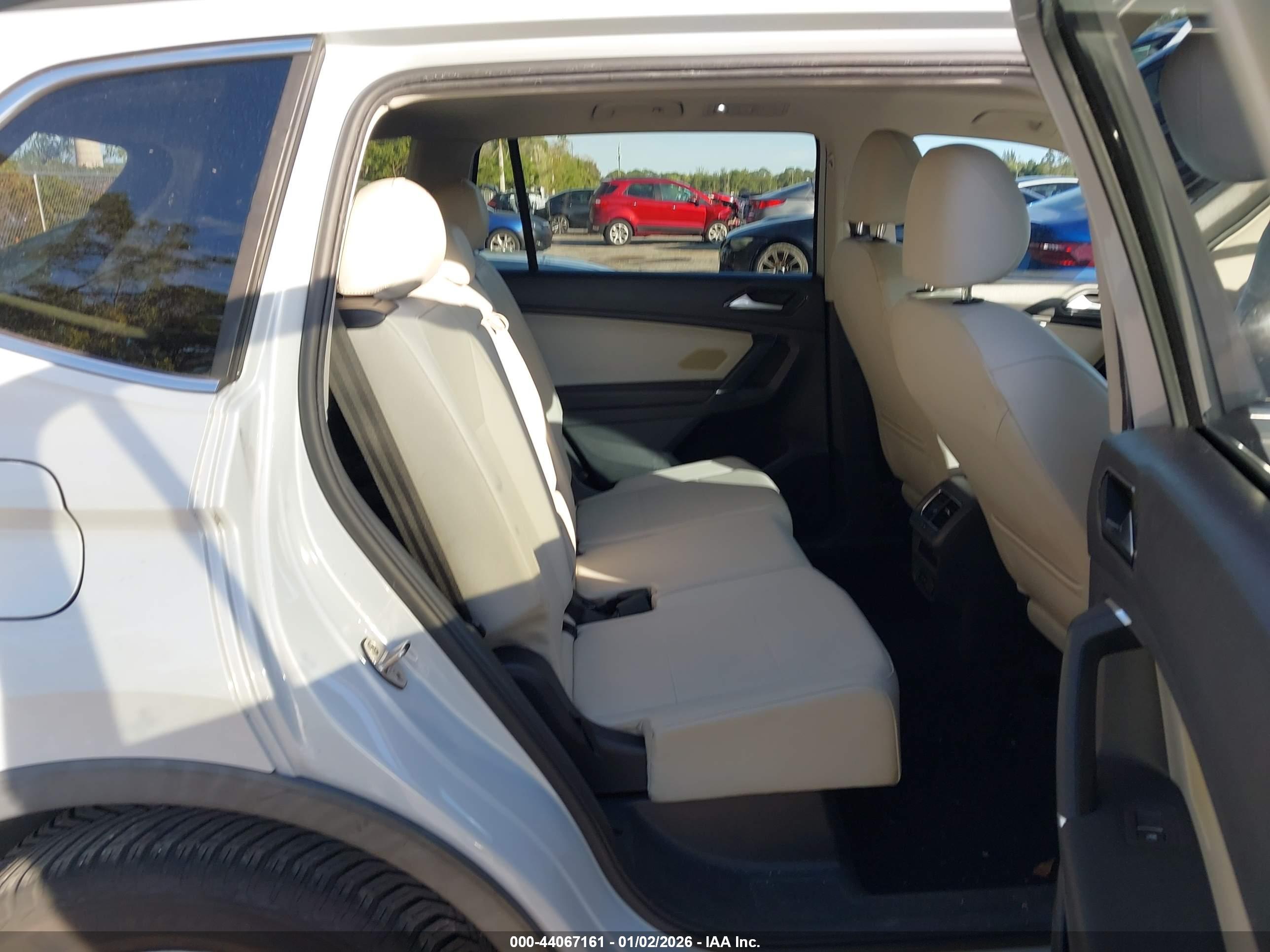VOLKSWAGEN TIGUAN image 8