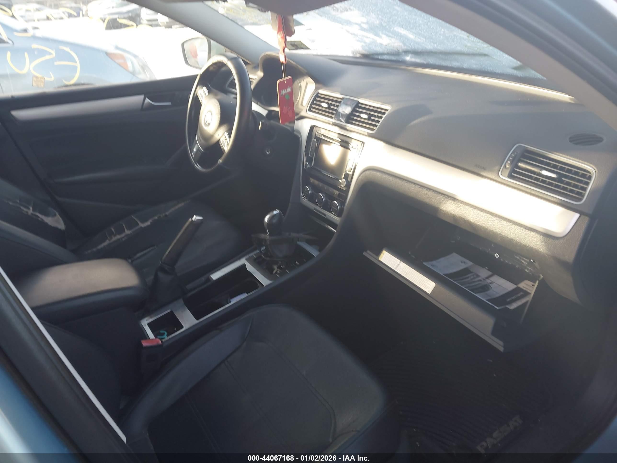 VOLKSWAGEN PASSAT image 5