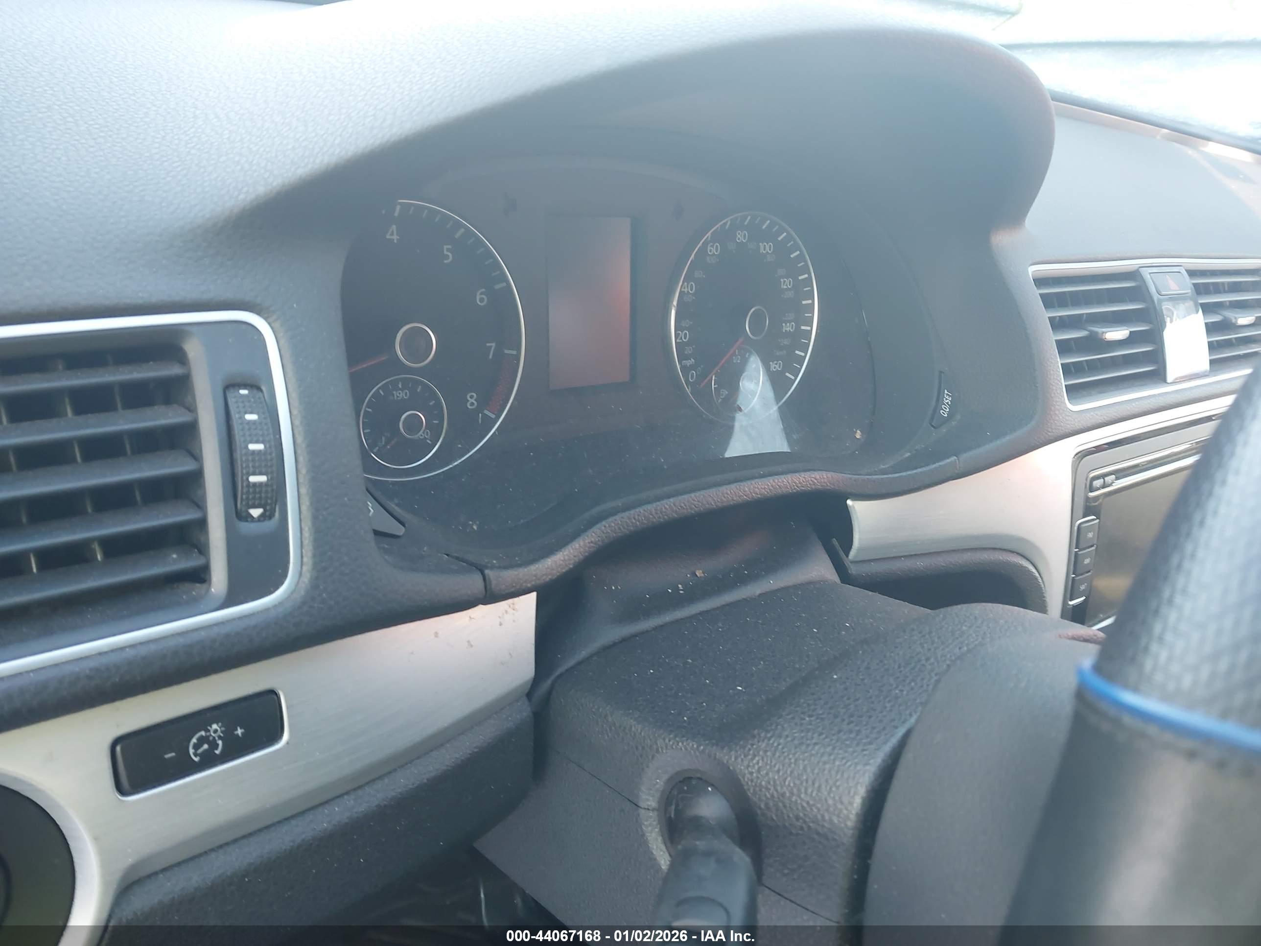 VOLKSWAGEN PASSAT image 7