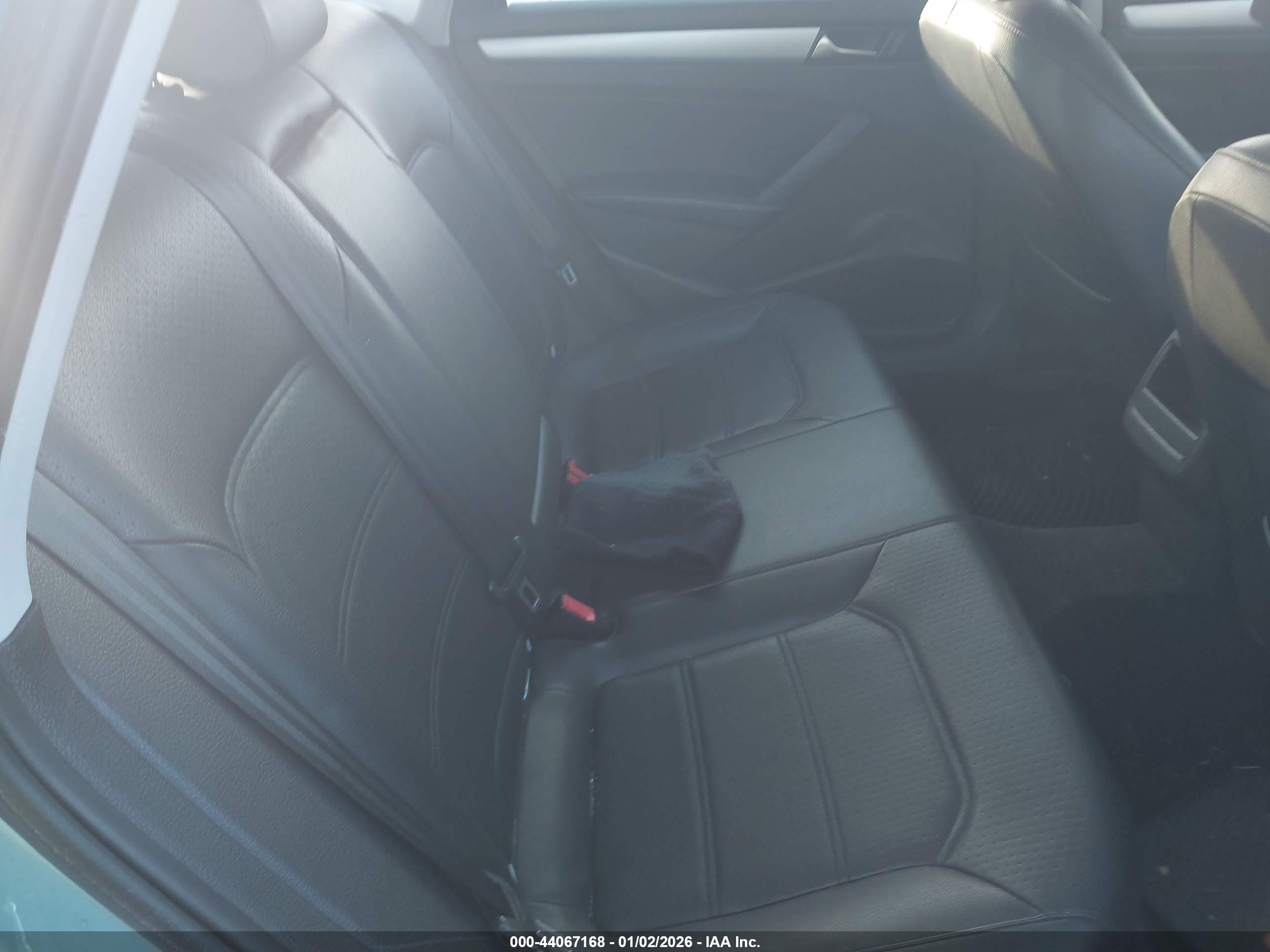 VOLKSWAGEN PASSAT image 8