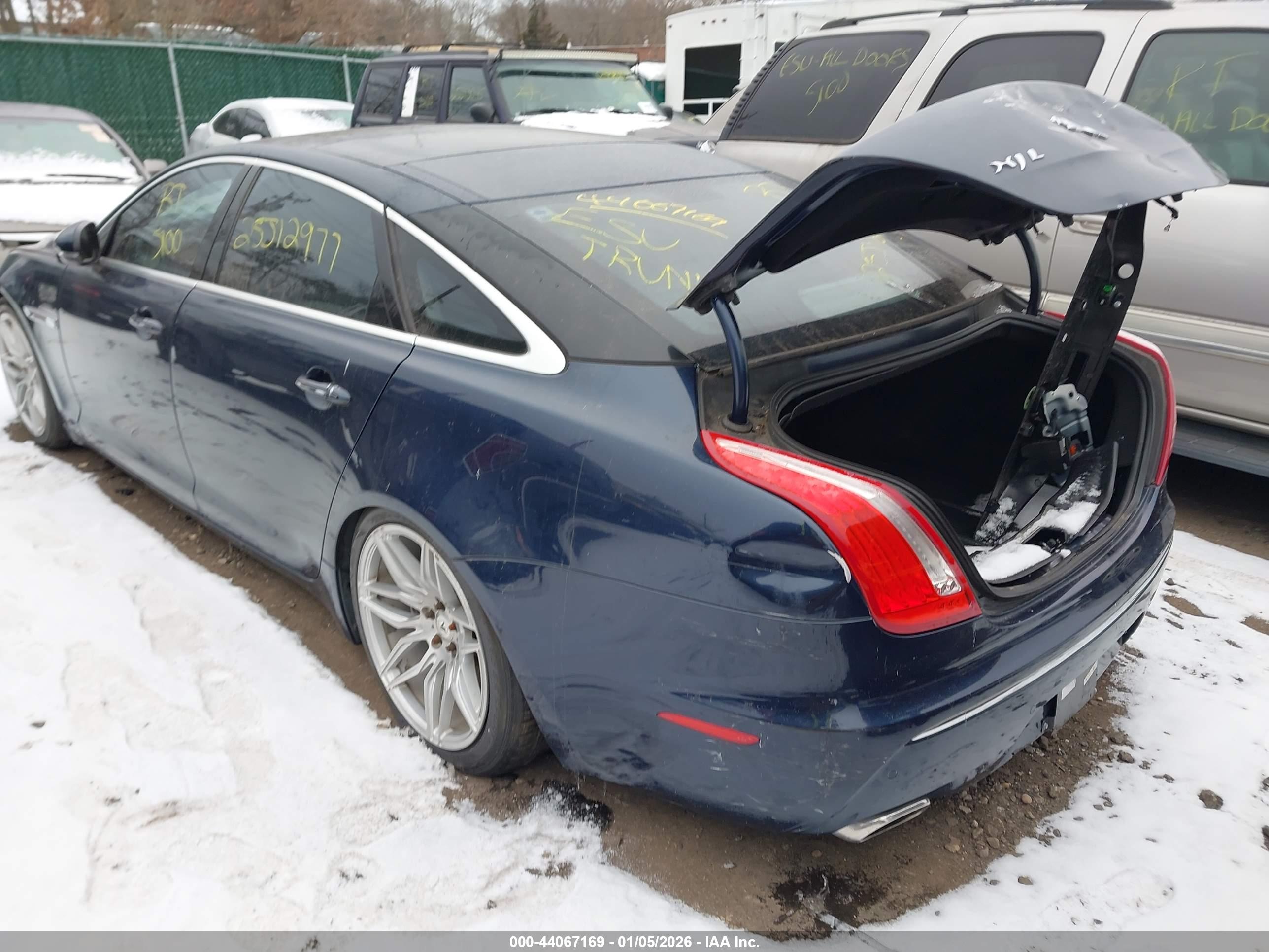 JAGUAR XJ image 3
