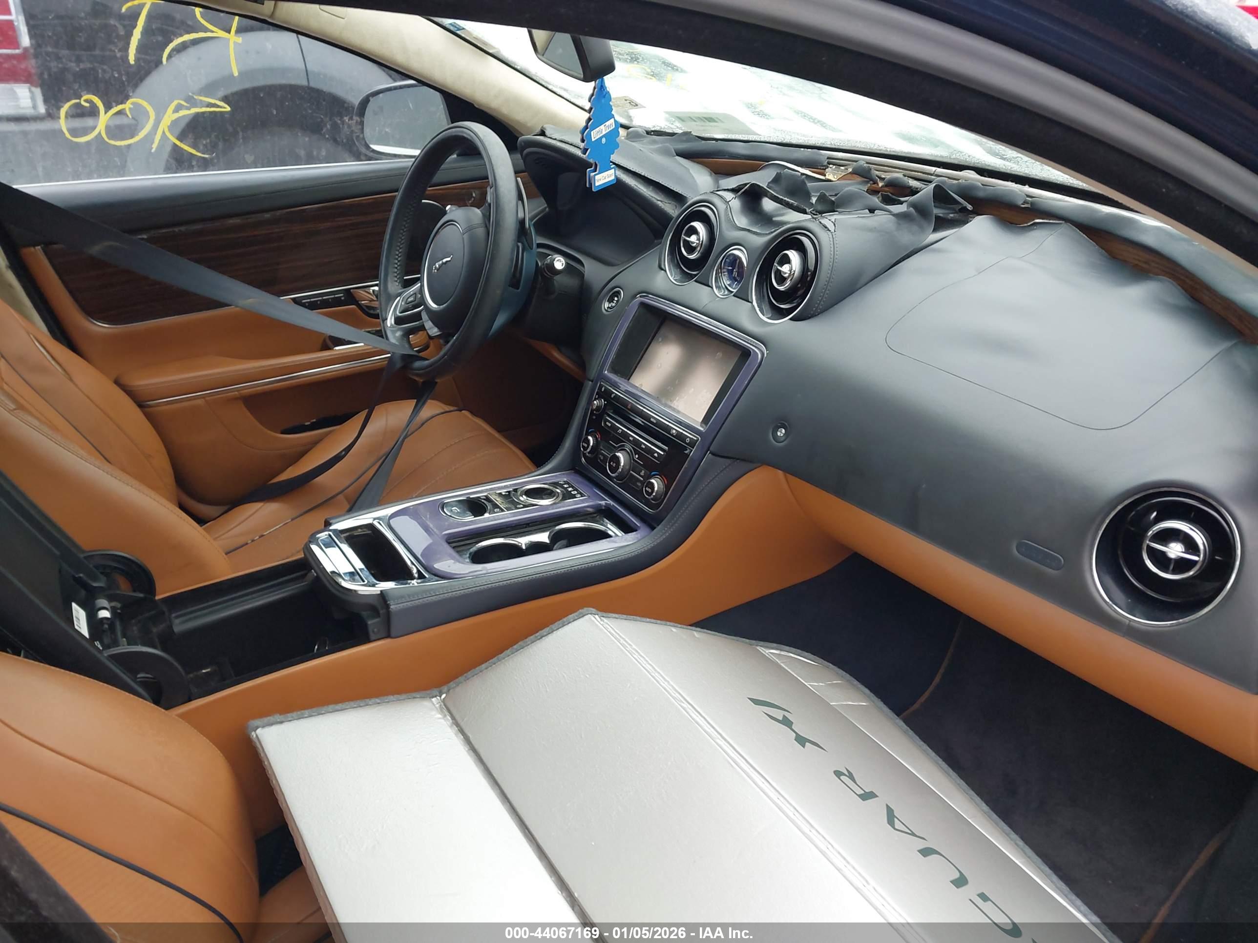 JAGUAR XJ image 5