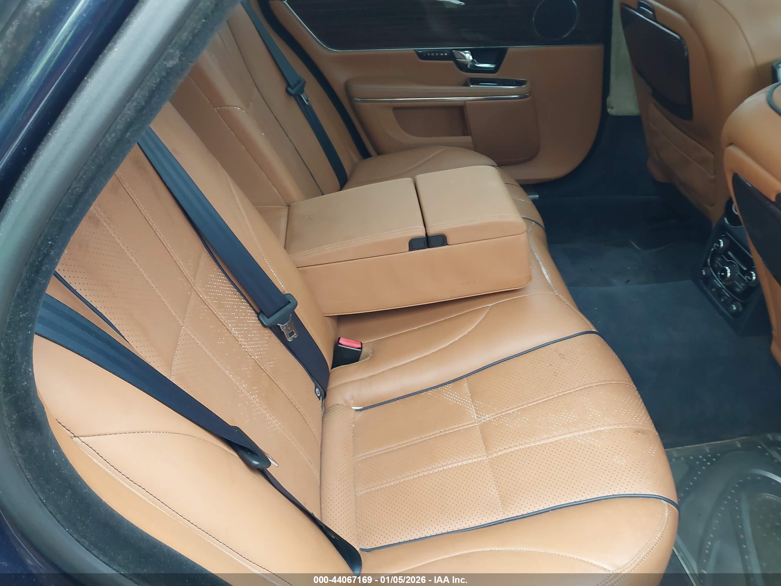 JAGUAR XJ image 8