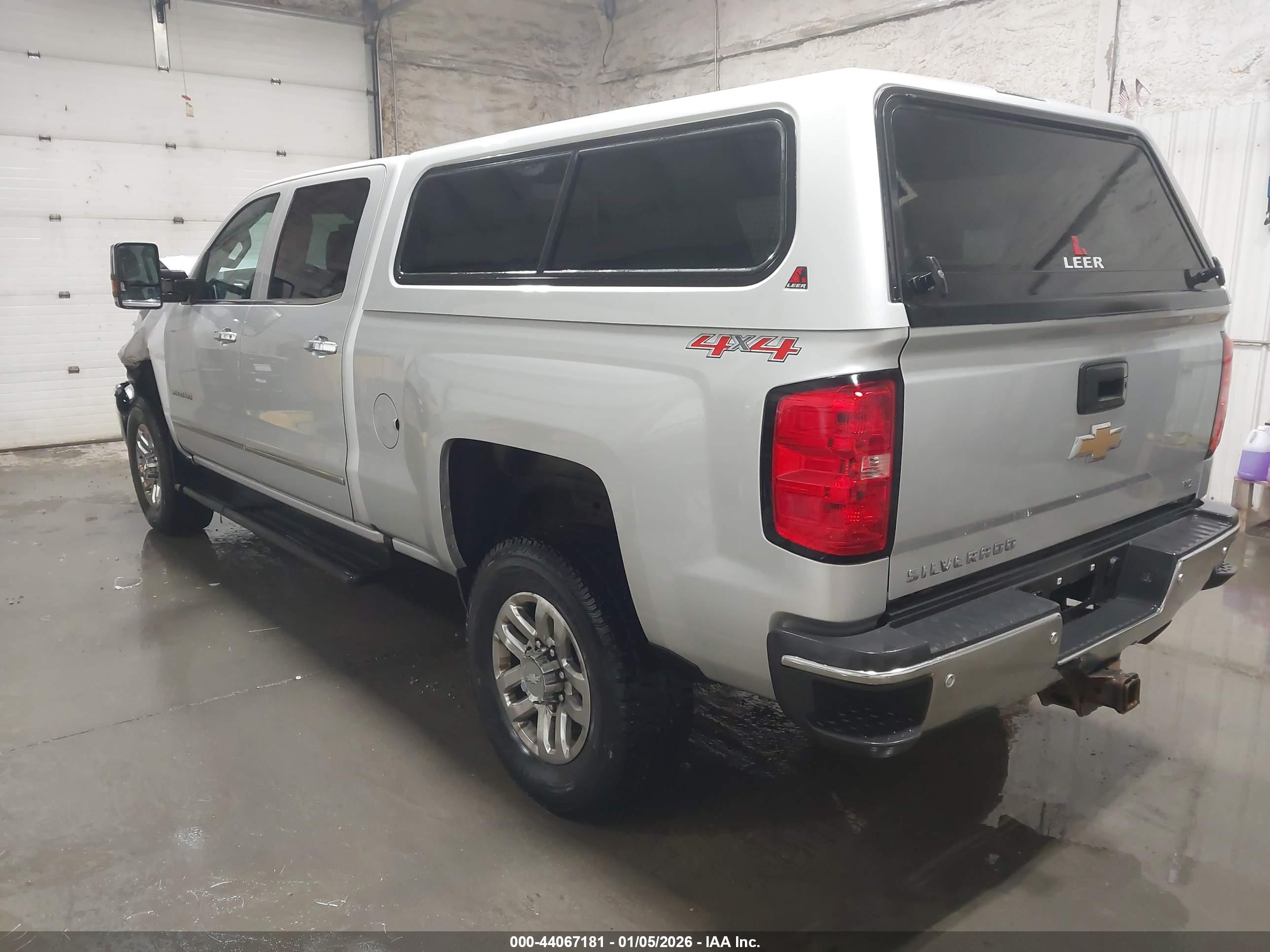 CHEVROLET SILVERADO image 3