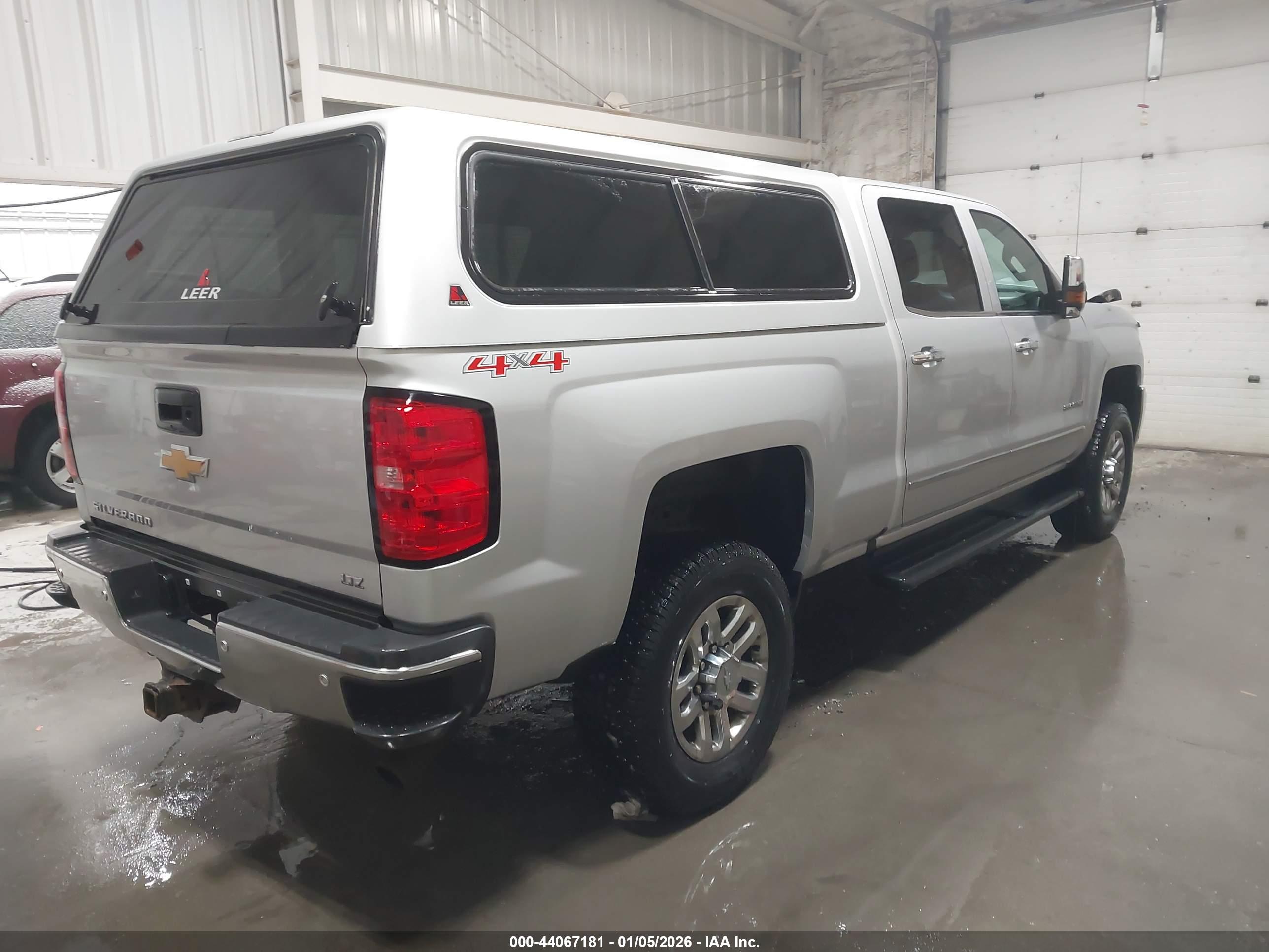 CHEVROLET SILVERADO image 4