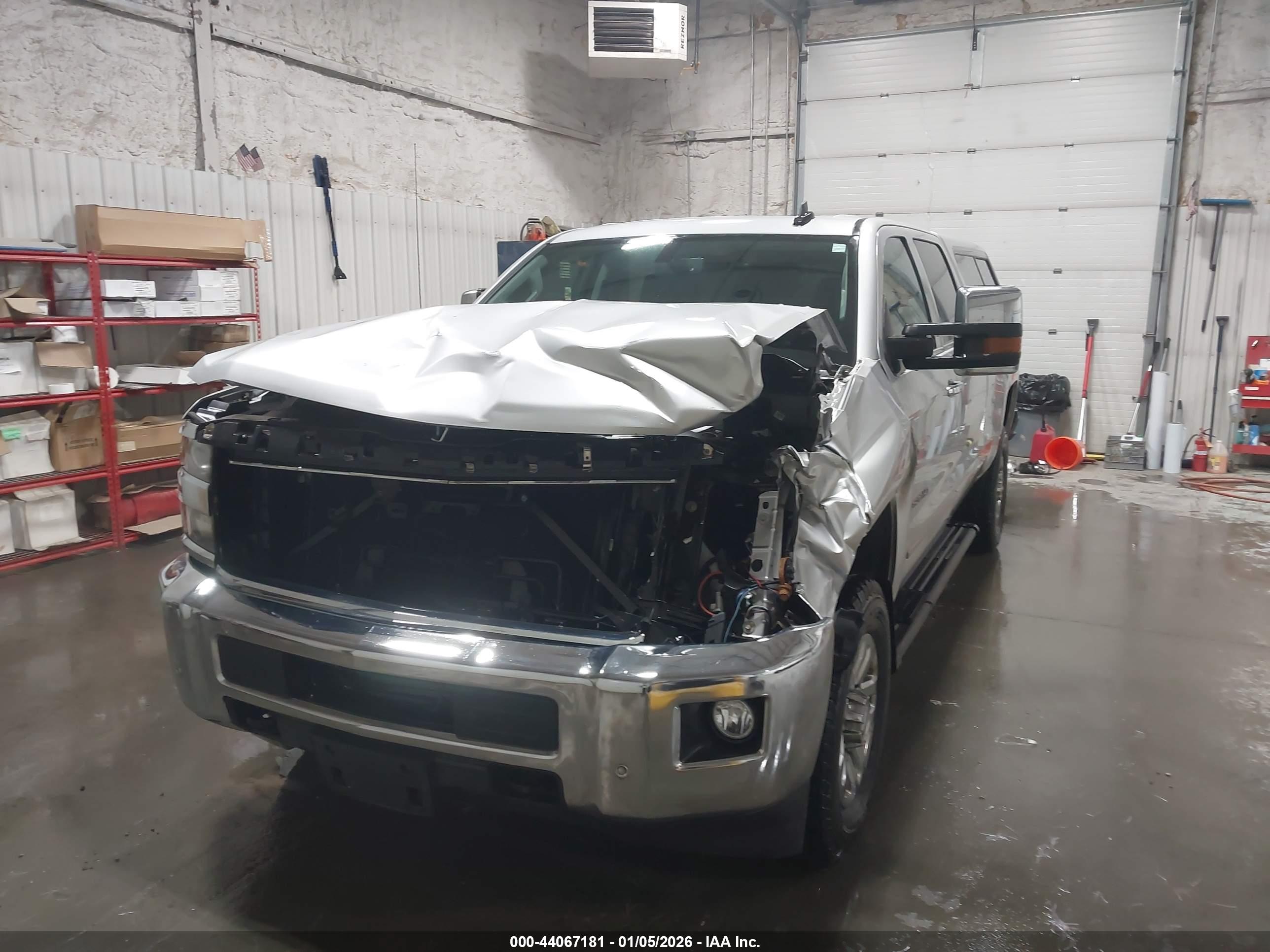 CHEVROLET SILVERADO image 6