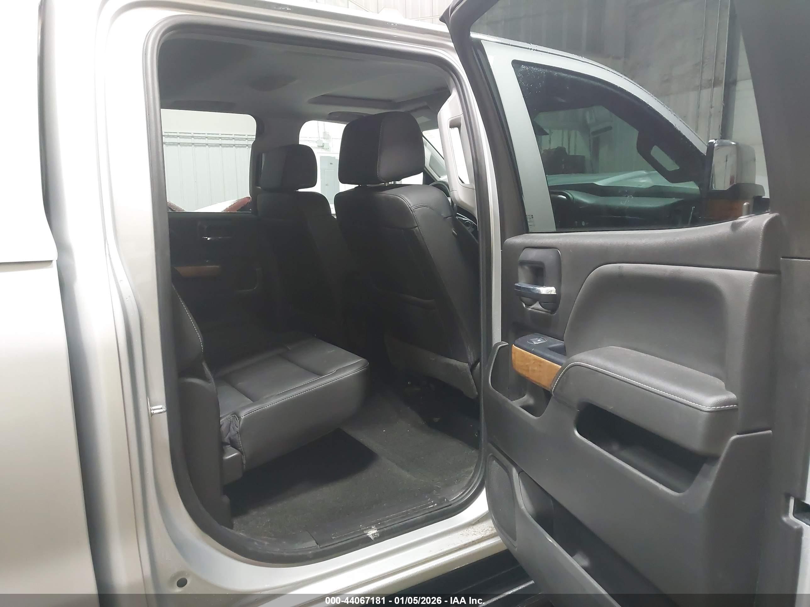 CHEVROLET SILVERADO image 8